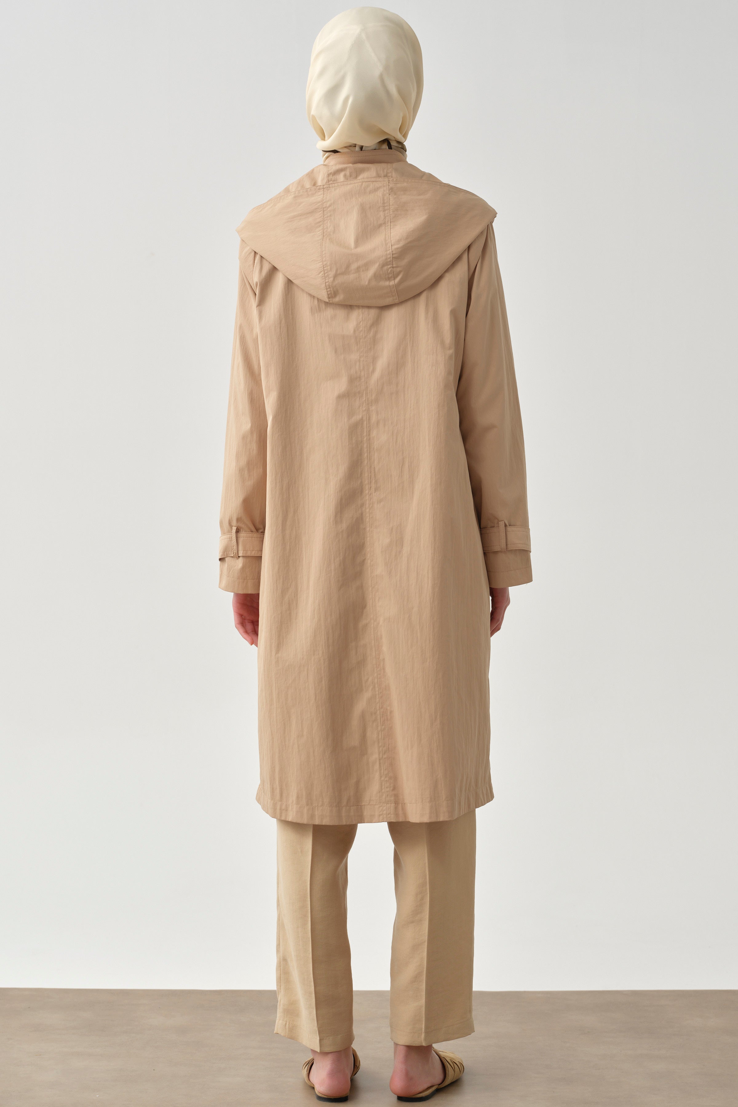 T Kol Garni Biyeli Kapüşonlu Trençkot - Camel TUGBA