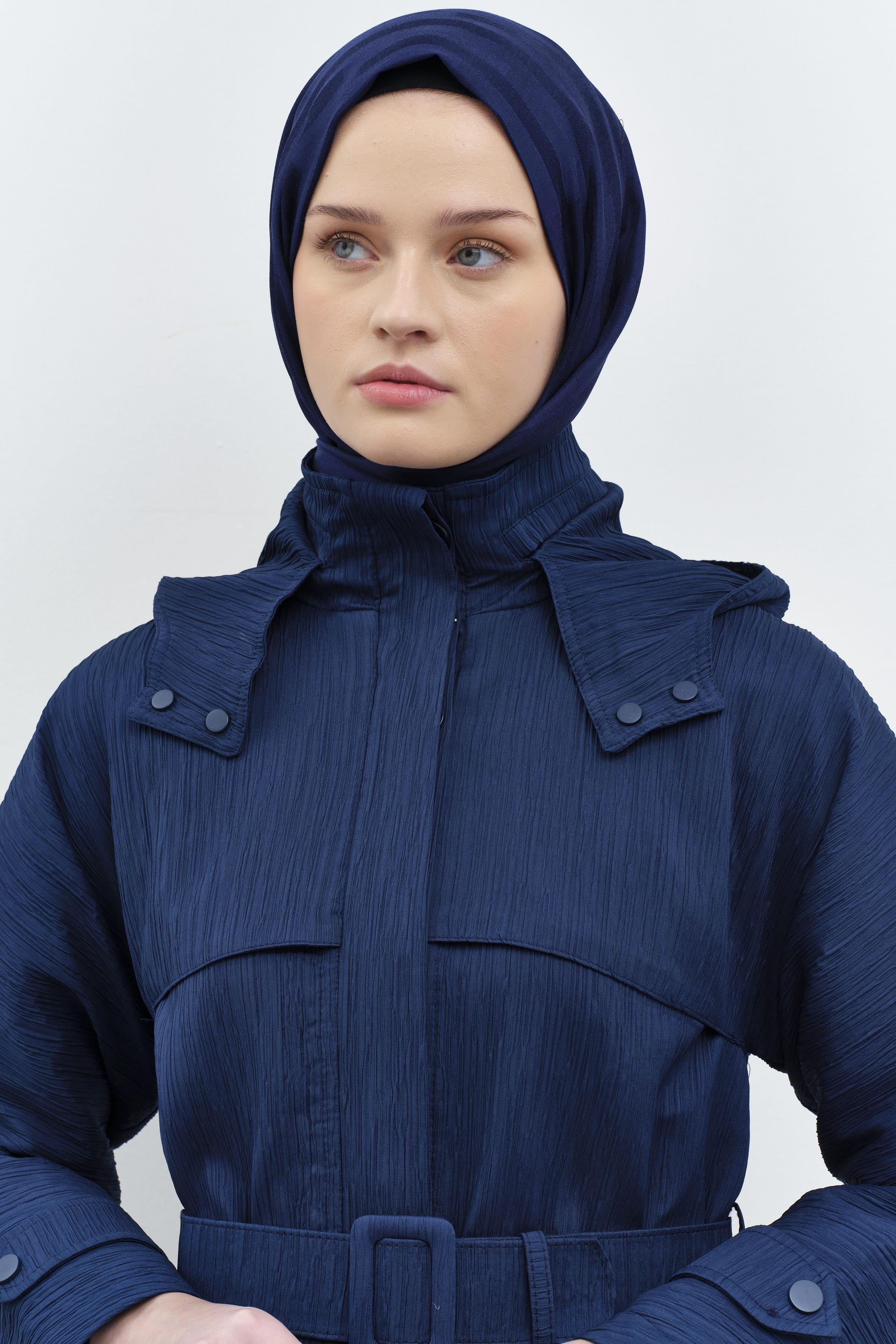 T Kol Rüzgarlık Detaylı İnce Kapitone Trençkot - Lacivert TUGBA