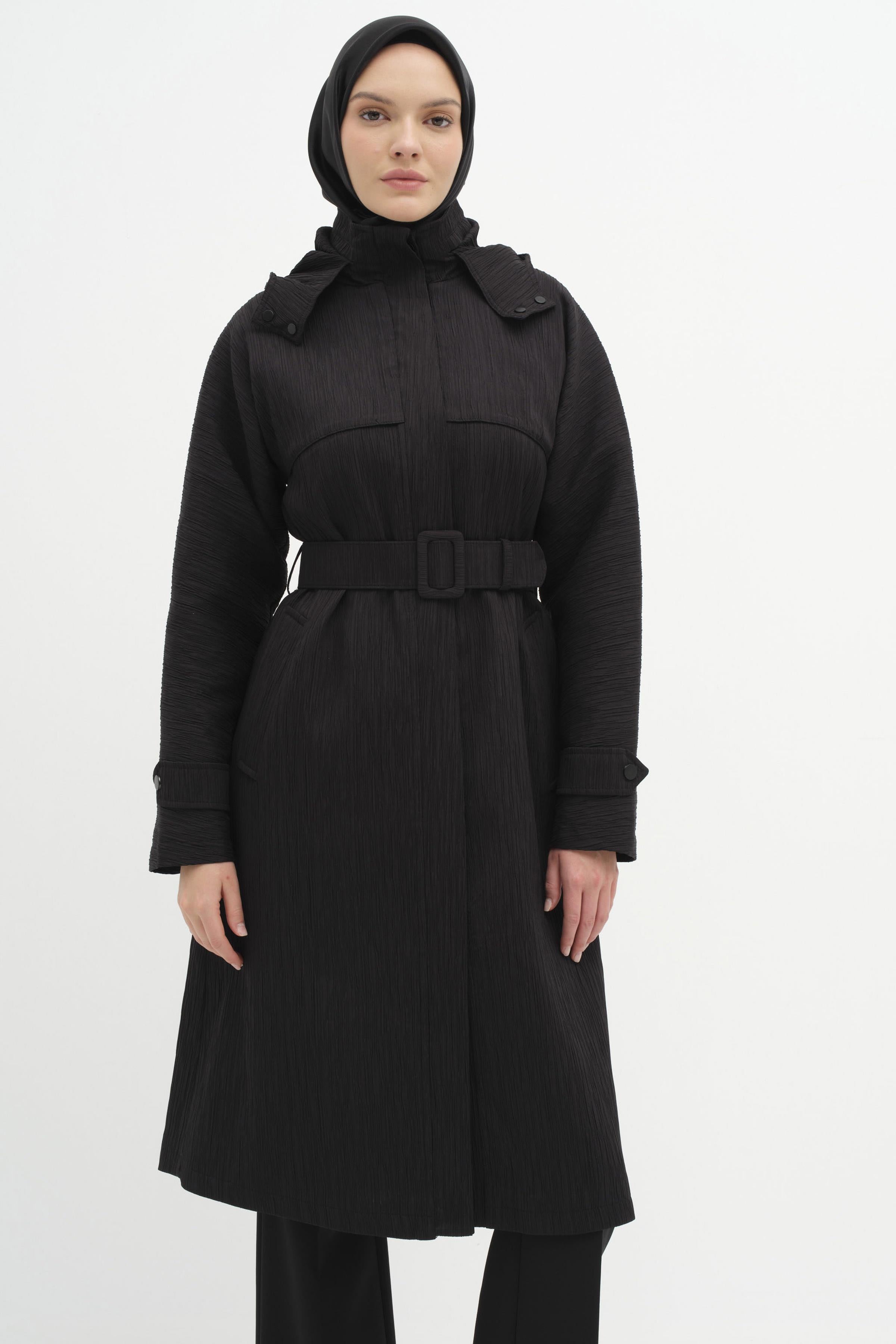 T Kol Rüzgarlık Detaylı İnce Kapitone Trençkot - Siyah TUGBA