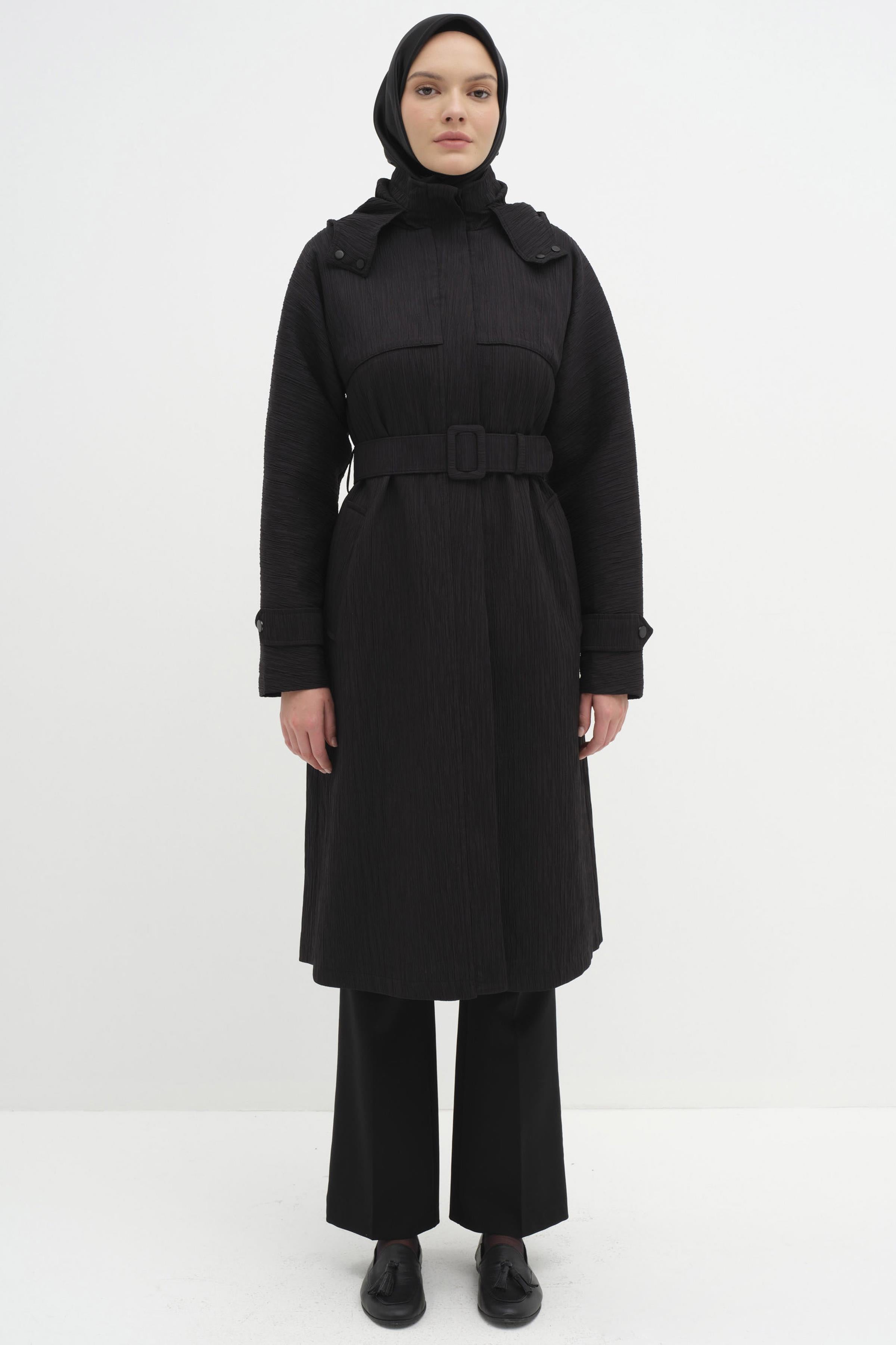 T Kol Rüzgarlık Detaylı İnce Kapitone Trençkot - Siyah TUGBA