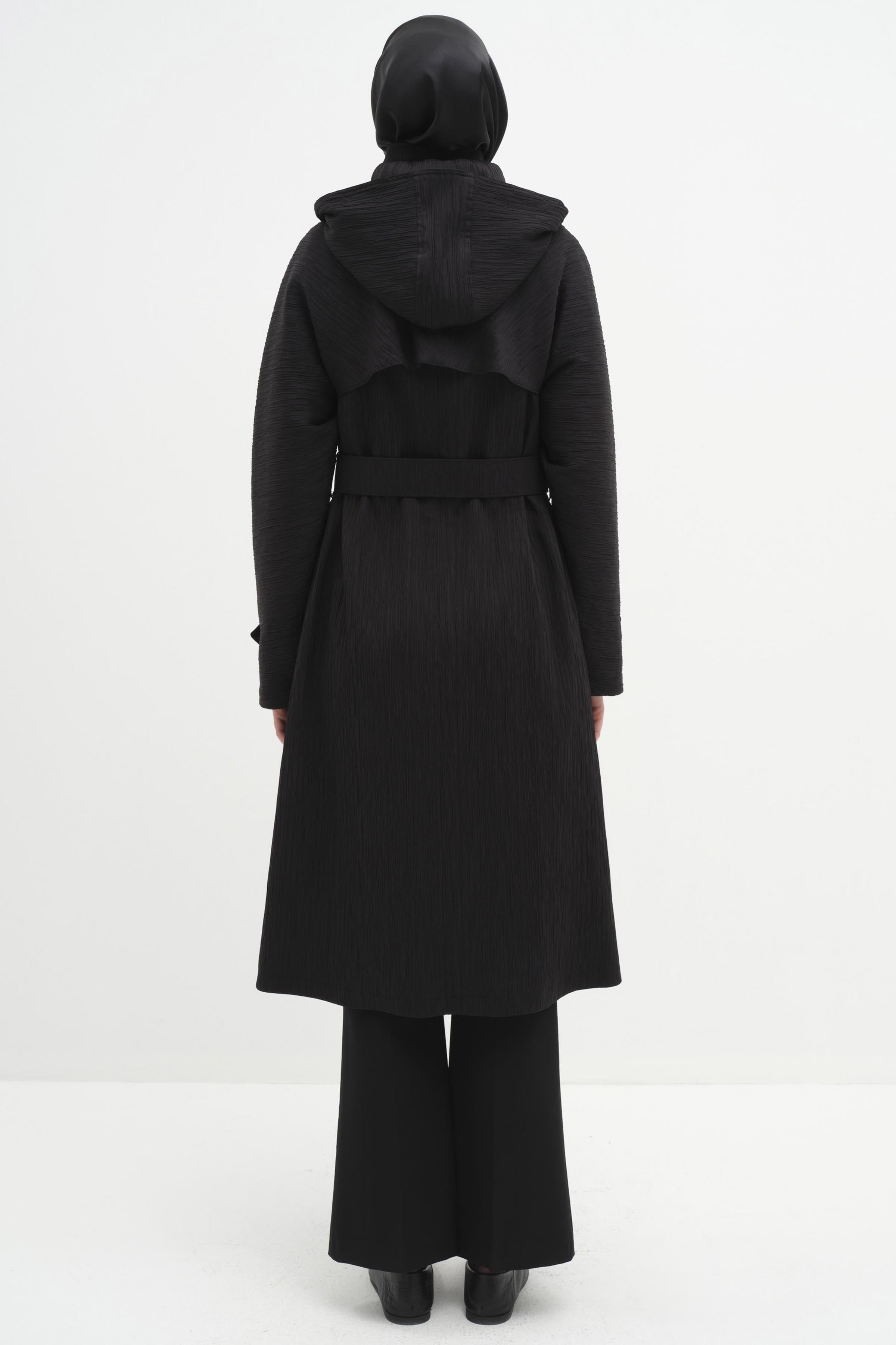 T Kol Rüzgarlık Detaylı İnce Kapitone Trençkot - Siyah TUGBA