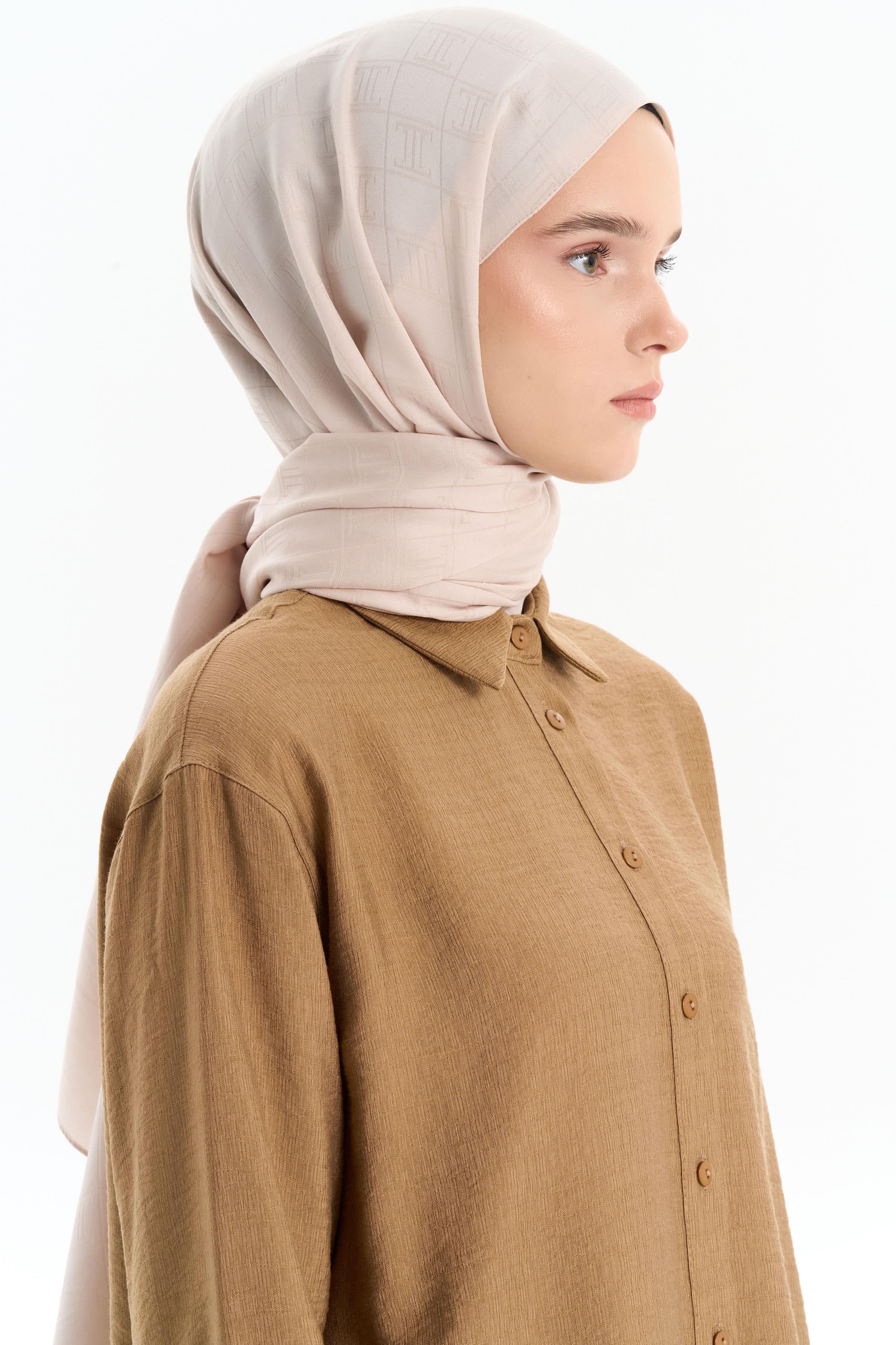 T Logo Desenli Şal - Taş TUGBA