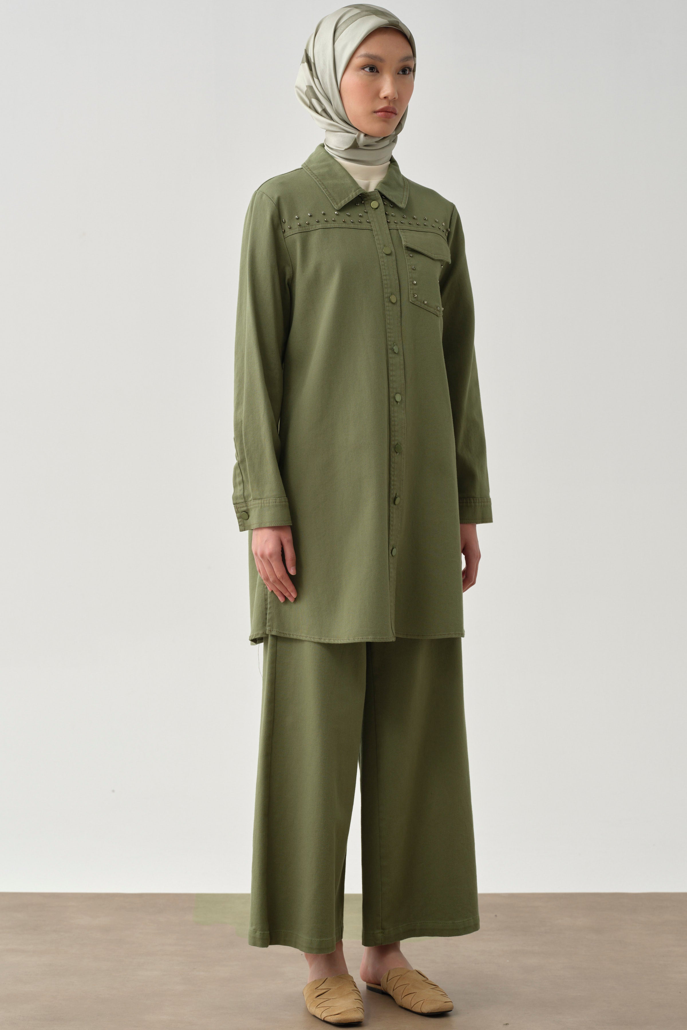 Taş Çakmalı Yırtmaçlı Canvas Gömlek - Haki TUGBA