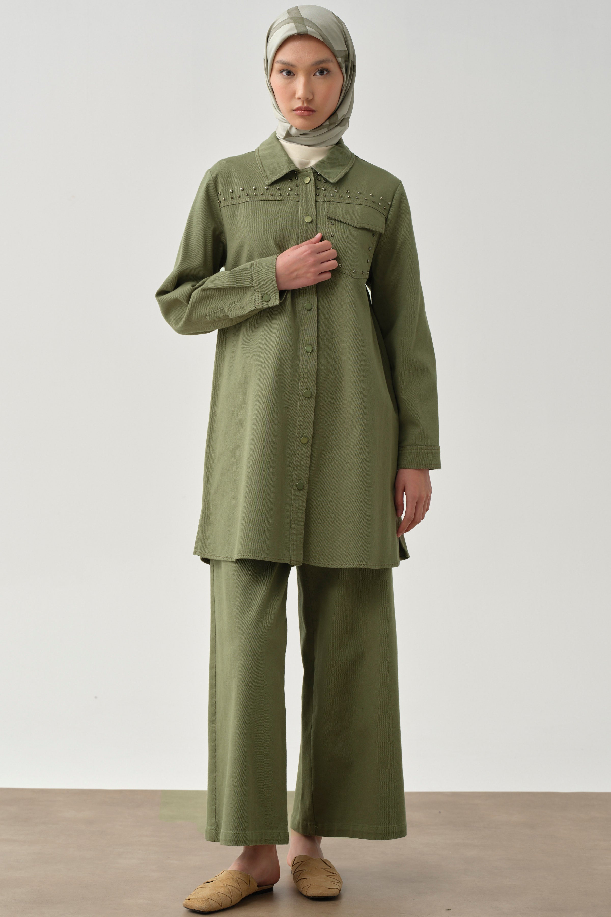 Taş Çakmalı Yırtmaçlı Canvas Gömlek - Haki TUGBA