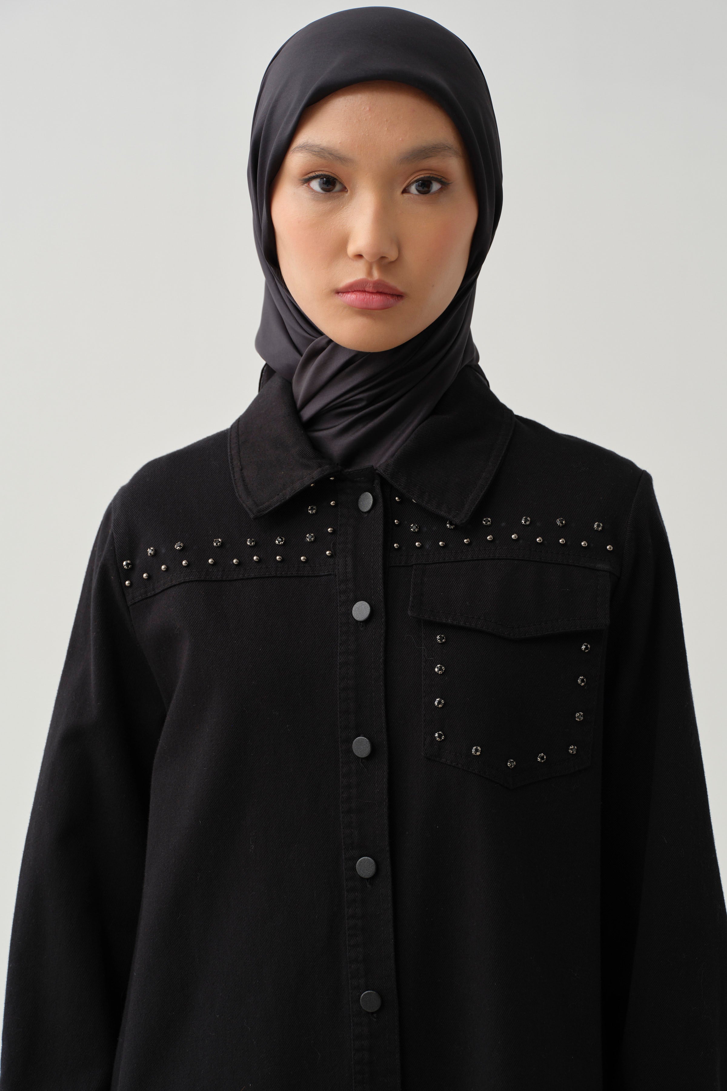 Taş Çakmalı Yırtmaçlı Canvas Gömlek - Siyah TUGBA