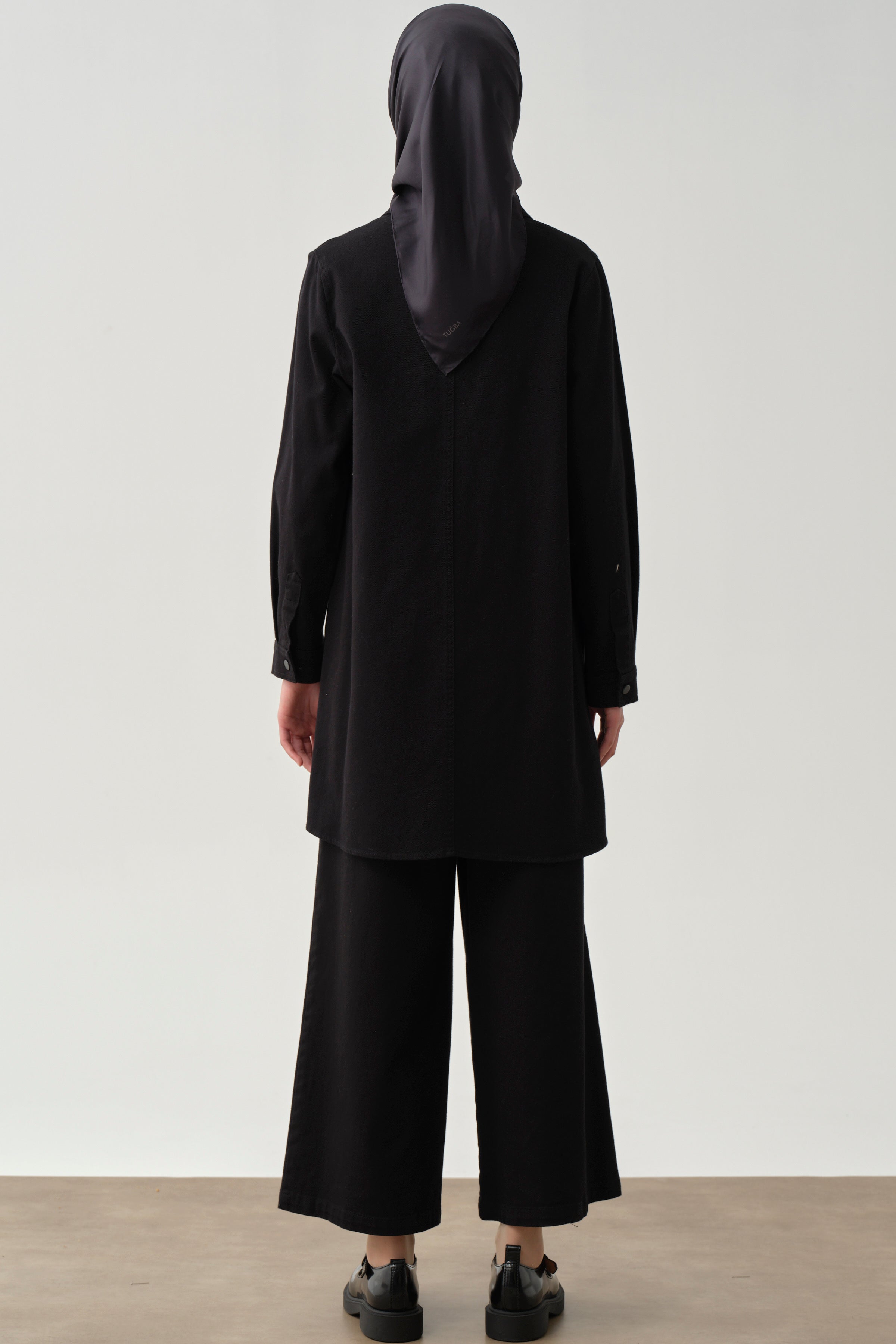 Taş Çakmalı Yırtmaçlı Canvas Gömlek - Siyah TUGBA