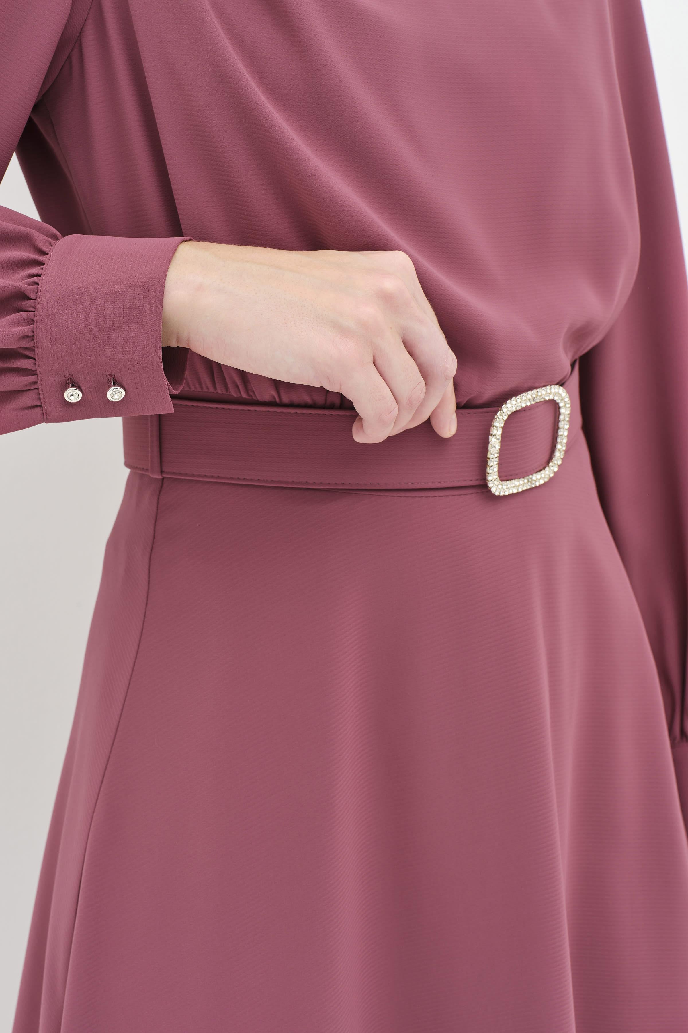 Taş Detaylı Kemerli Elbise - Gül Kurusu TUGBA