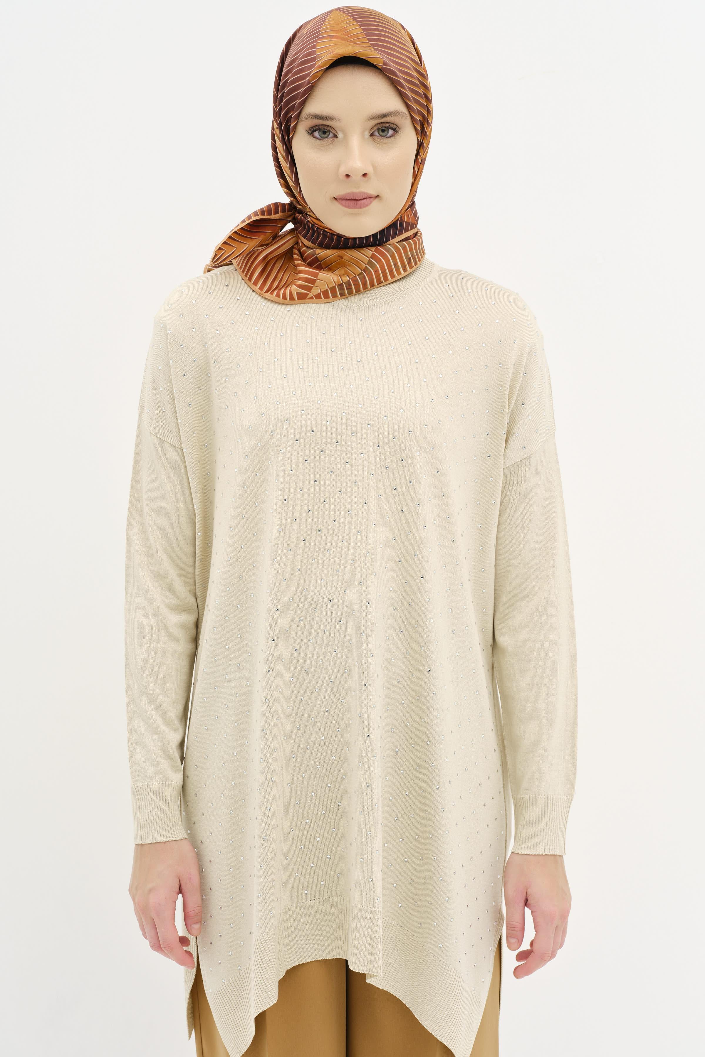 Taş Detaylı Yırtmaçlı Triko Tunik - Bej TUGBA