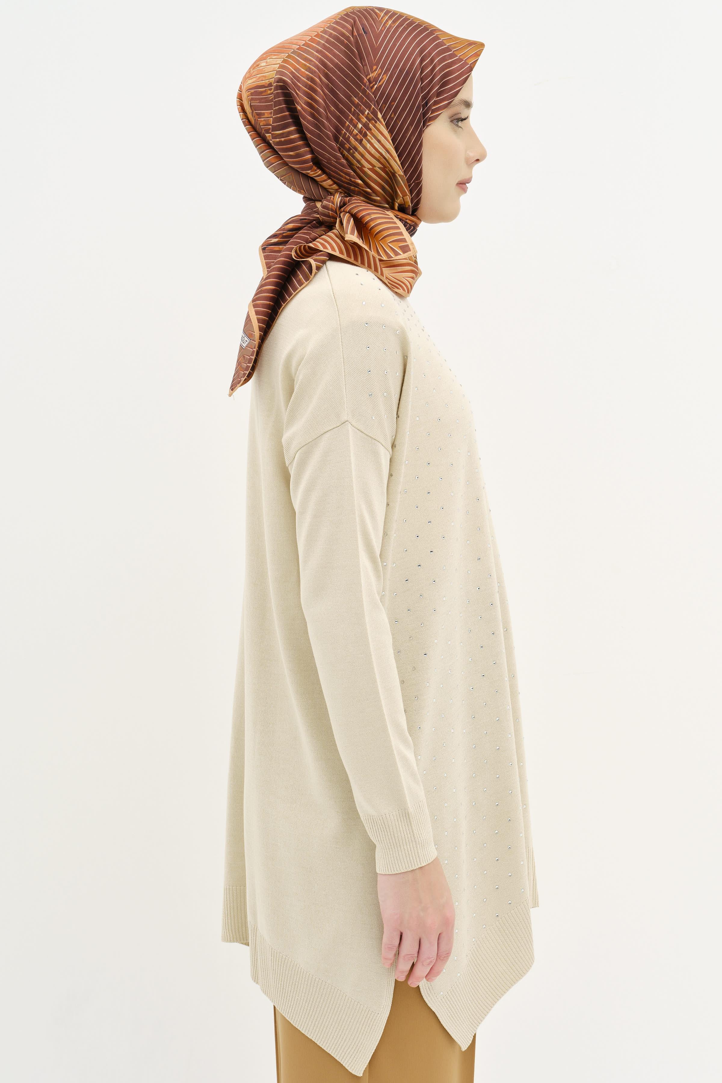 Taş Detaylı Yırtmaçlı Triko Tunik - Bej TUGBA