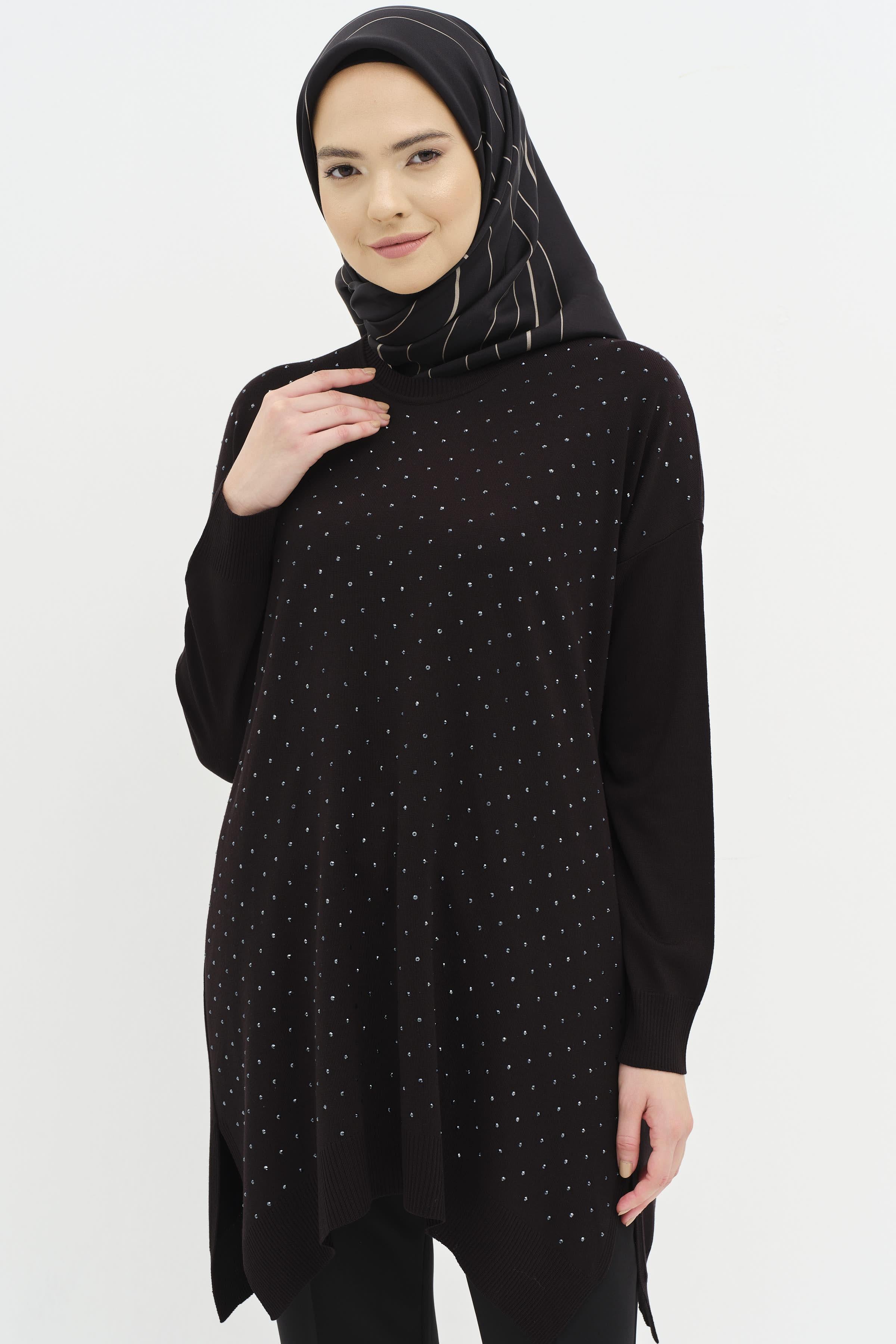 Taş Detaylı Yırtmaçlı Triko Tunik - Siyah TUGBA