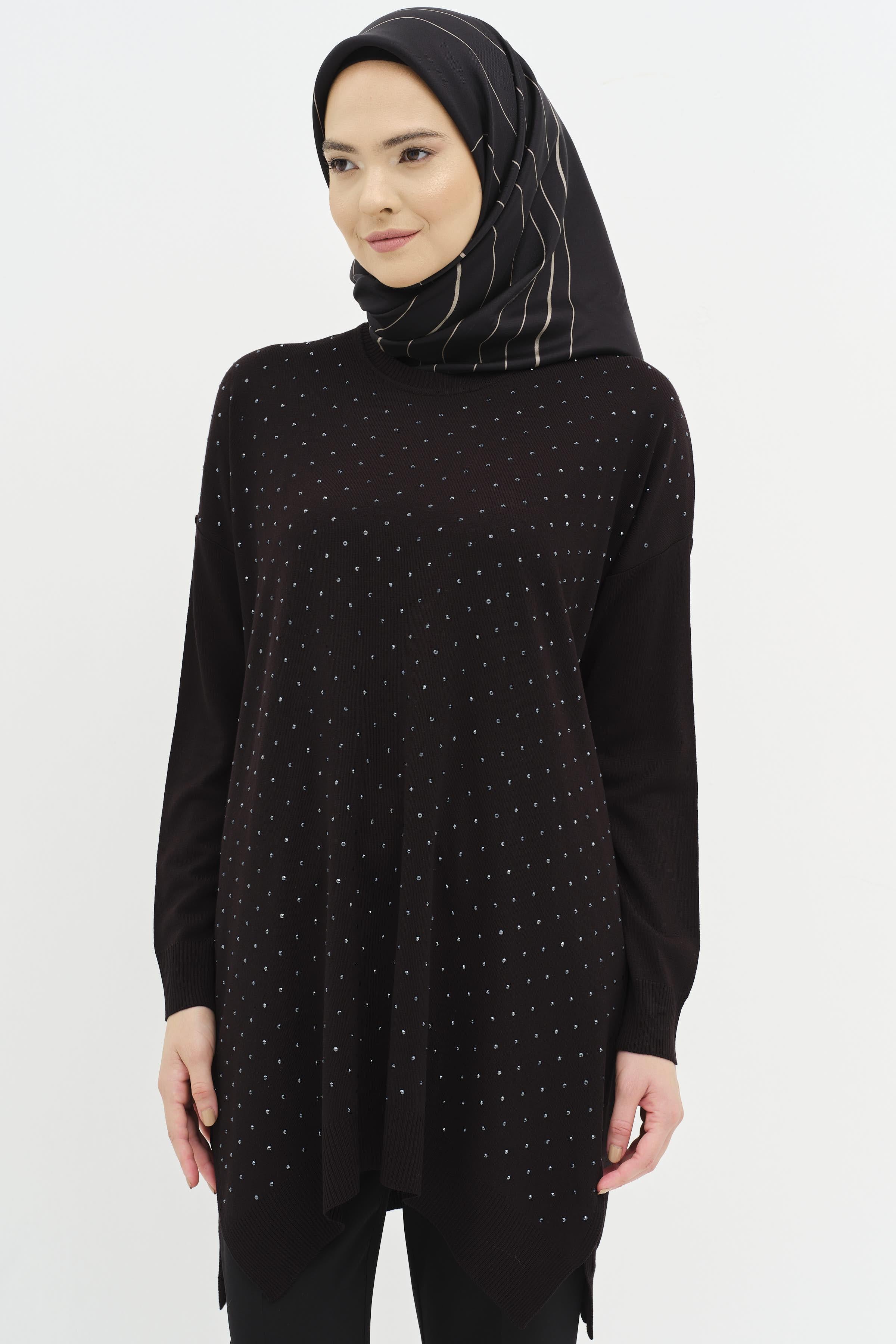 Taş Detaylı Yırtmaçlı Triko Tunik - Siyah TUGBA