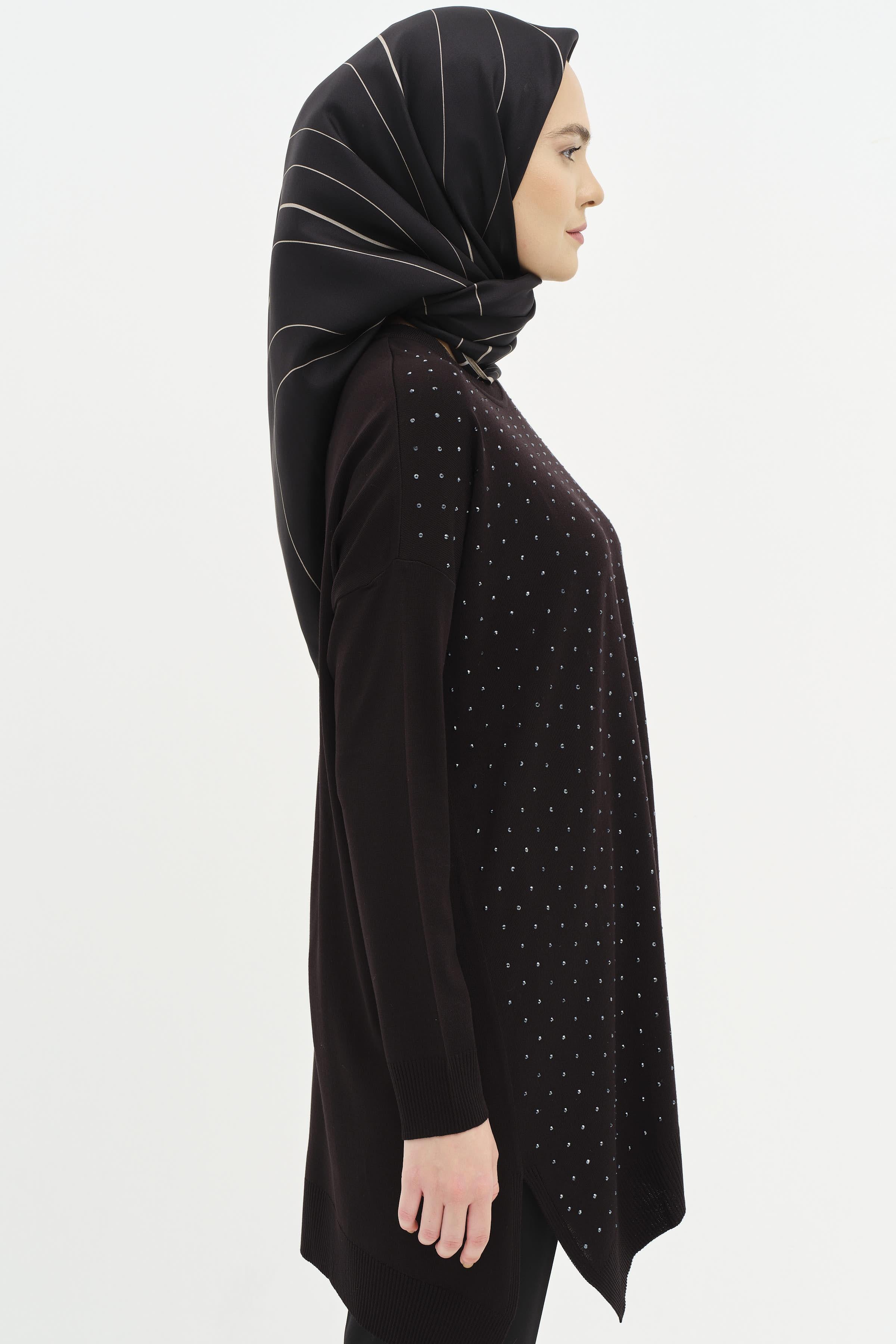 Taş Detaylı Yırtmaçlı Triko Tunik - Siyah TUGBA