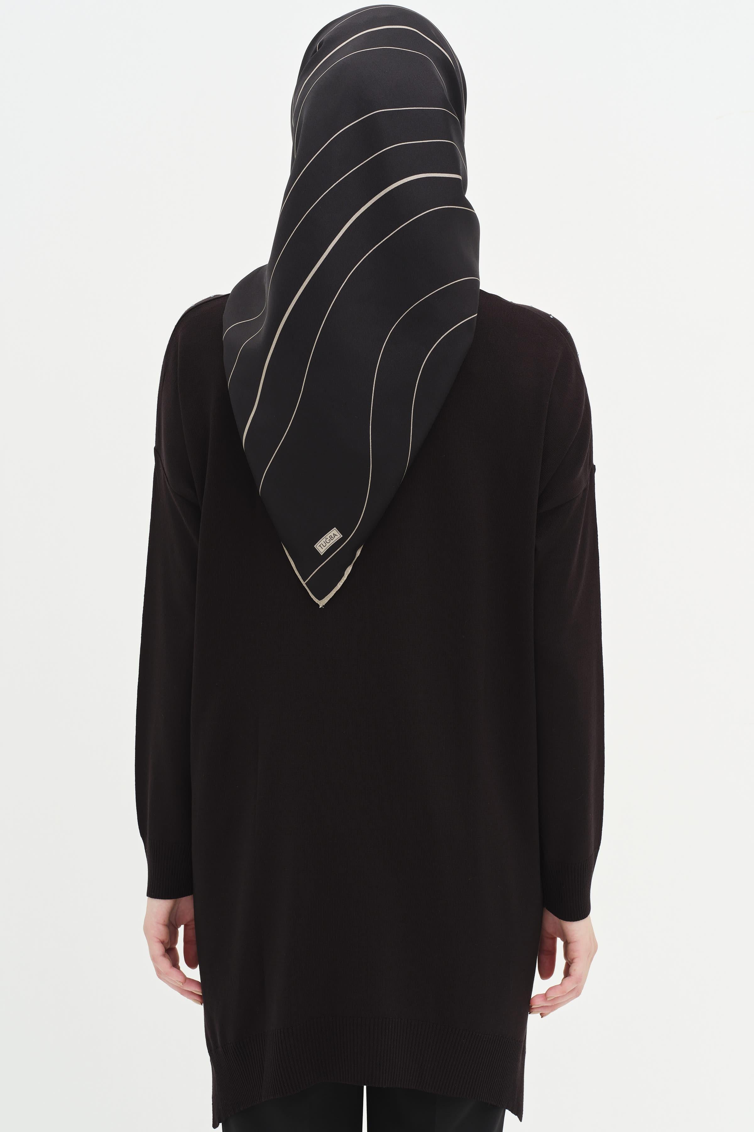 Taş Detaylı Yırtmaçlı Triko Tunik - Siyah TUGBA