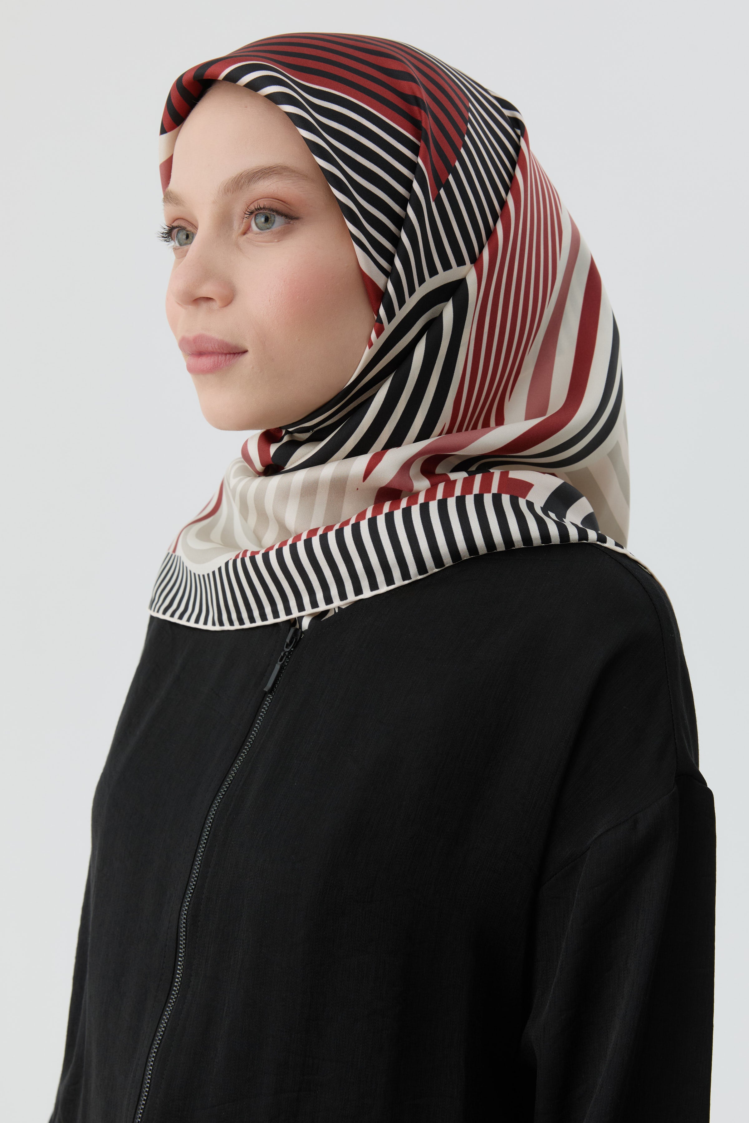 Tuğba Geo Twill İpek Eşarp - Kırmızı - Siyah TUGBA