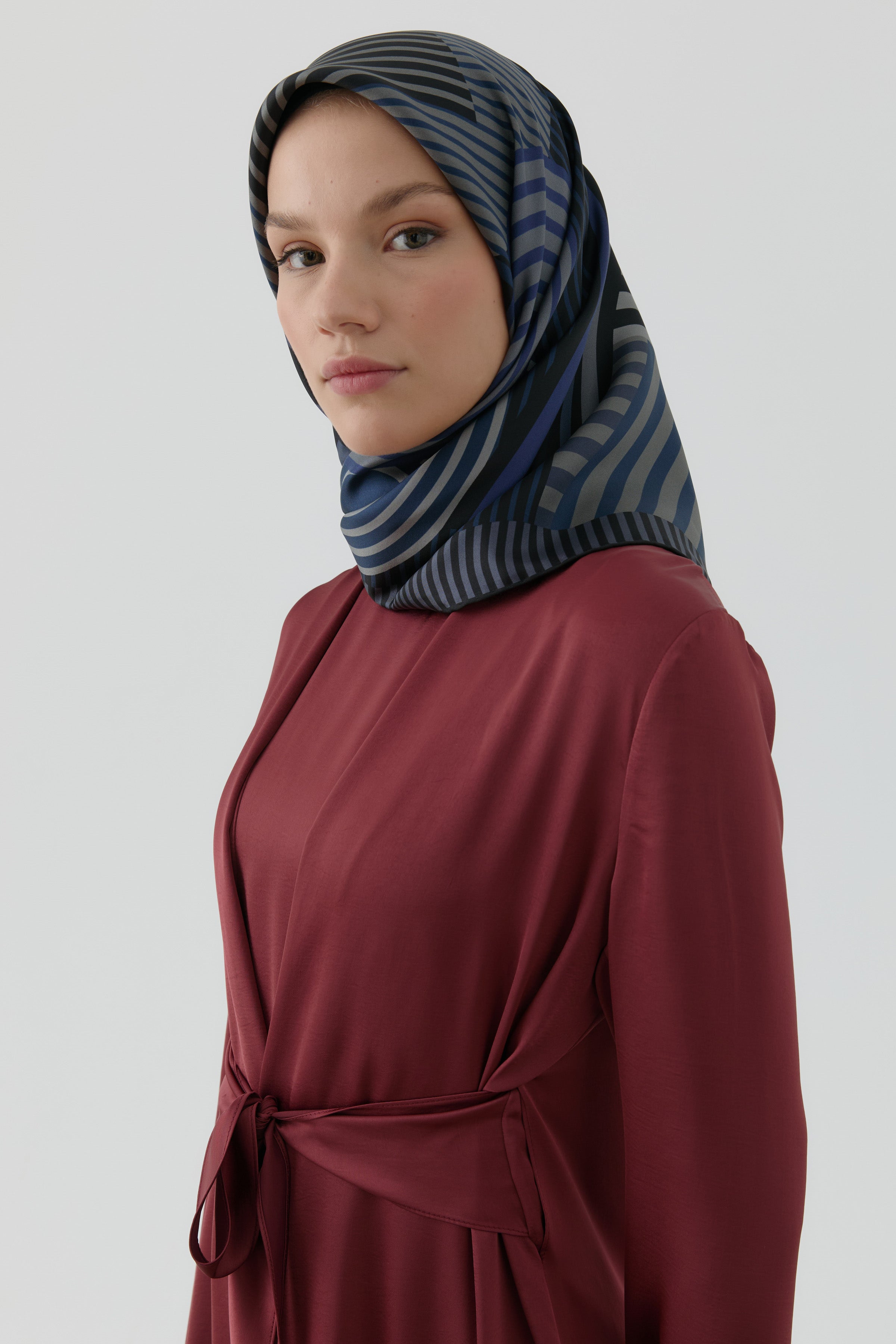 Tuğba Geo Twill İpek Eşarp - Siyah - Laci TUGBA