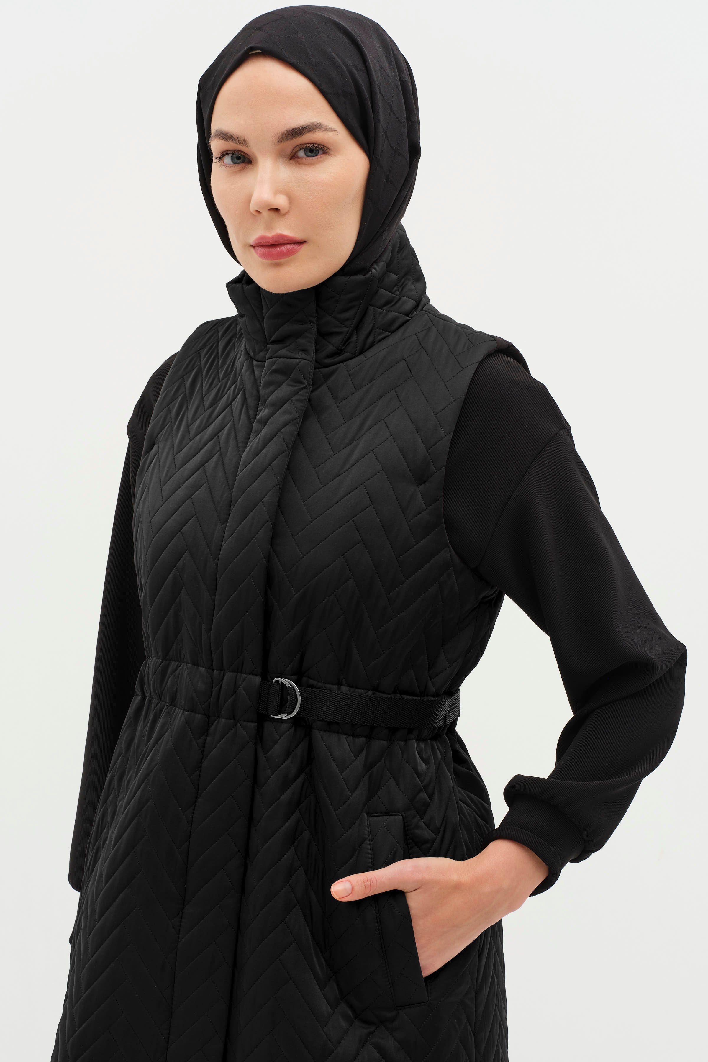 Uzun Kapitone Yelek - Siyah TUGBA