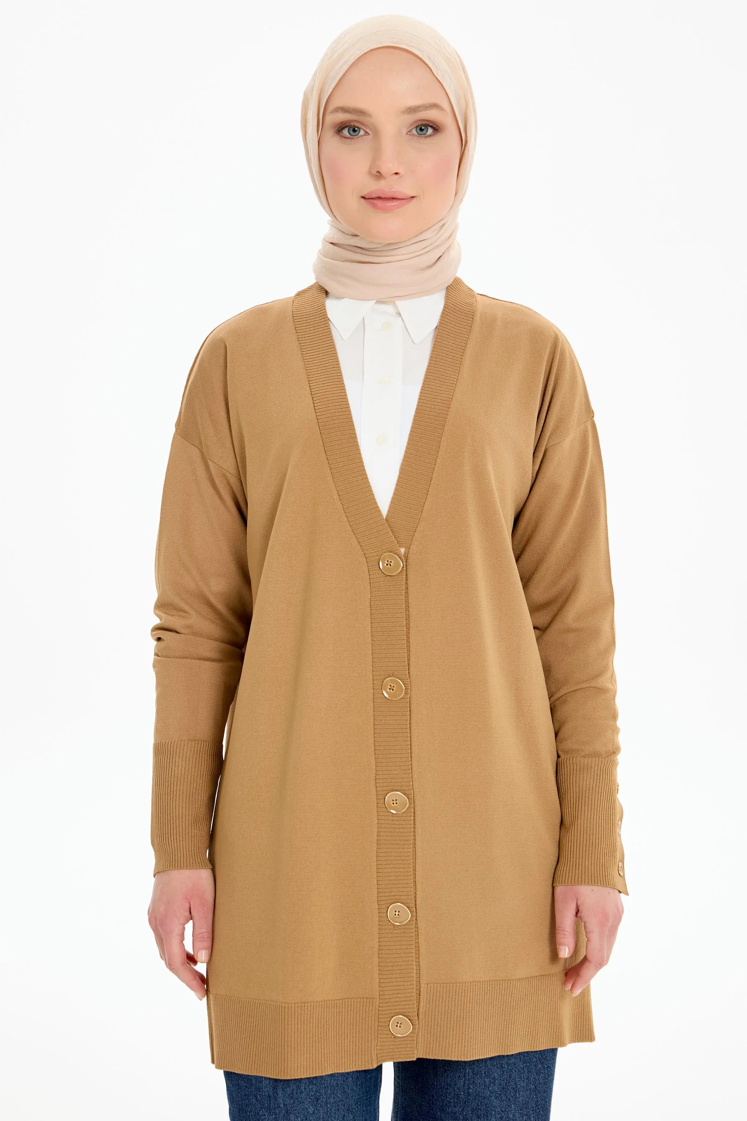 V Yaka Düğmeli Hırka - Camel TUGBA