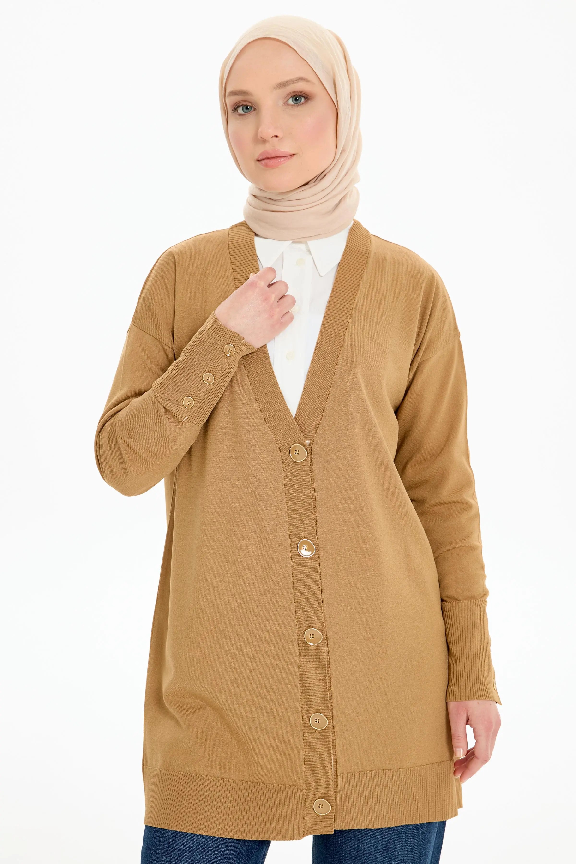 V Yaka Düğmeli Hırka - Camel TUGBA