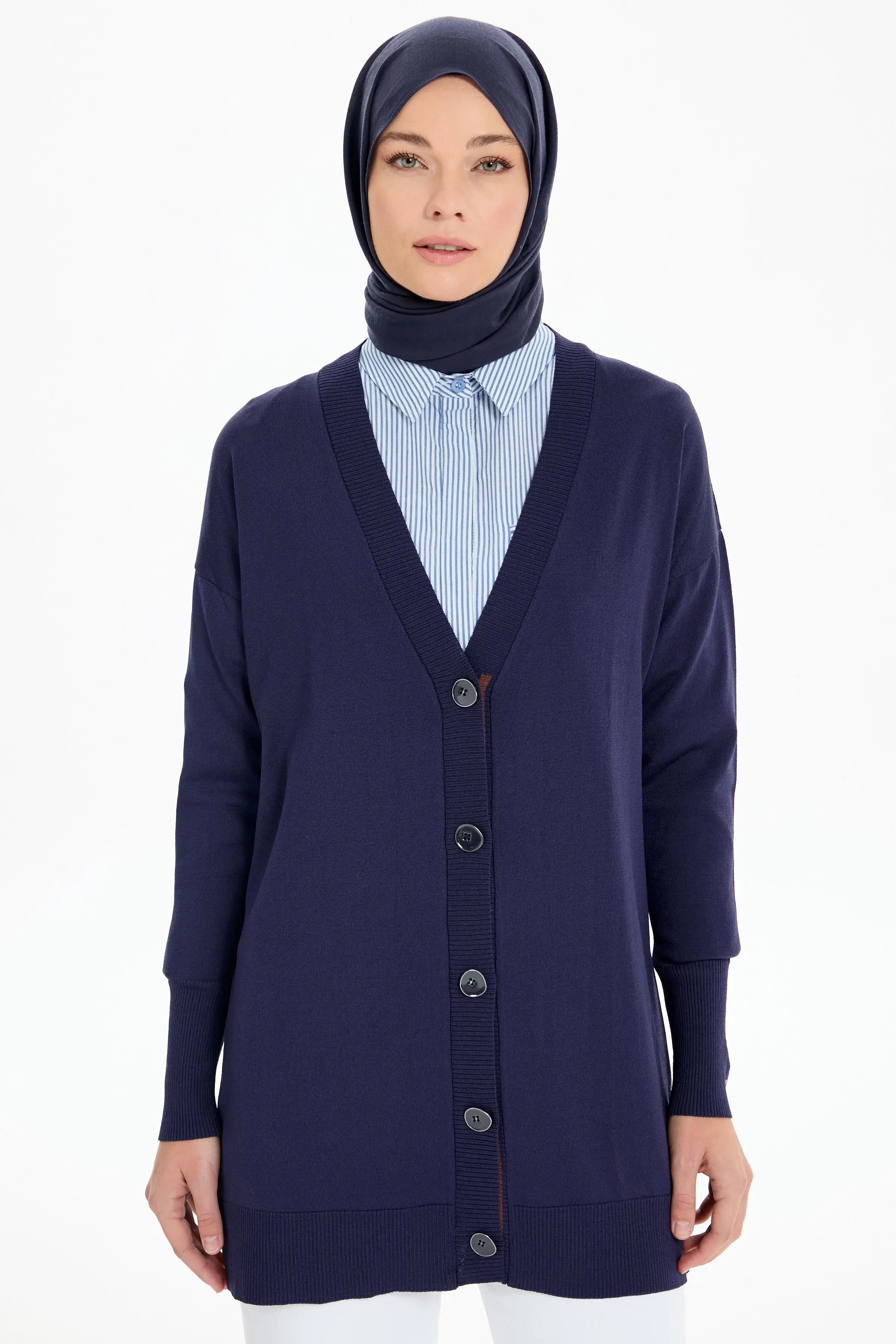 V Yaka Düğmeli Hırka - Lacivert TUGBA