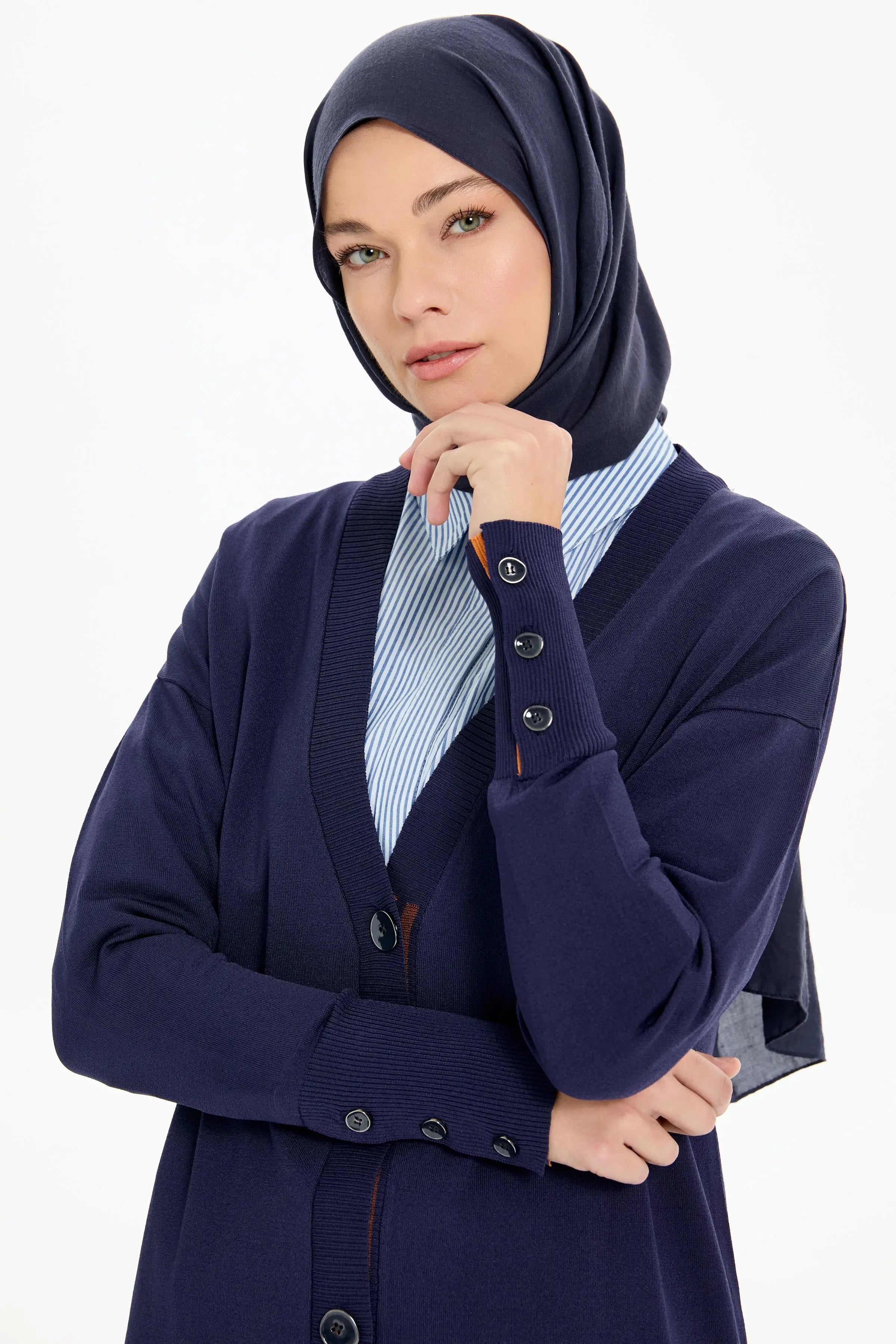 V Yaka Düğmeli Hırka - Lacivert TUGBA