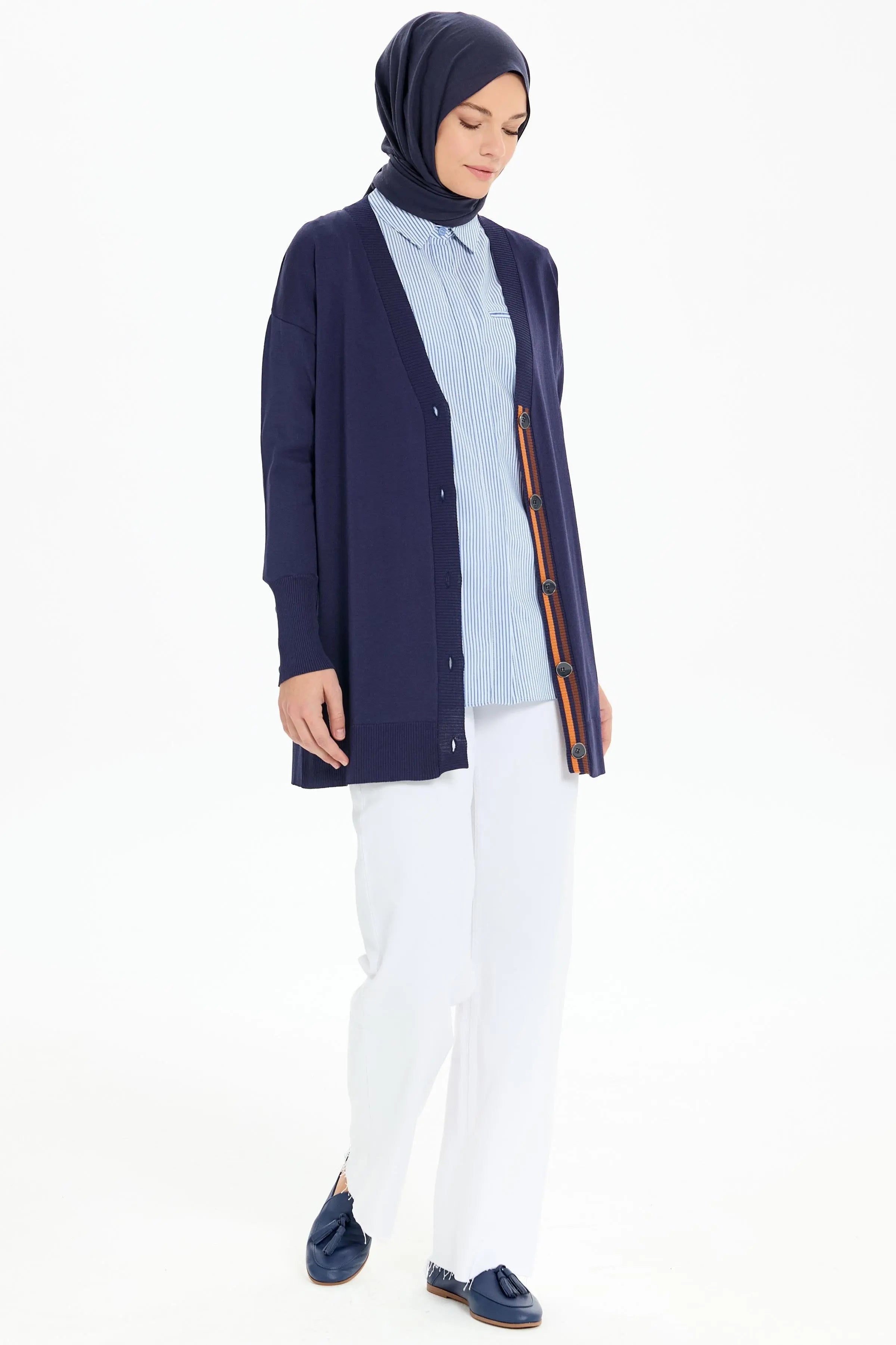 V Yaka Düğmeli Hırka - Lacivert TUGBA