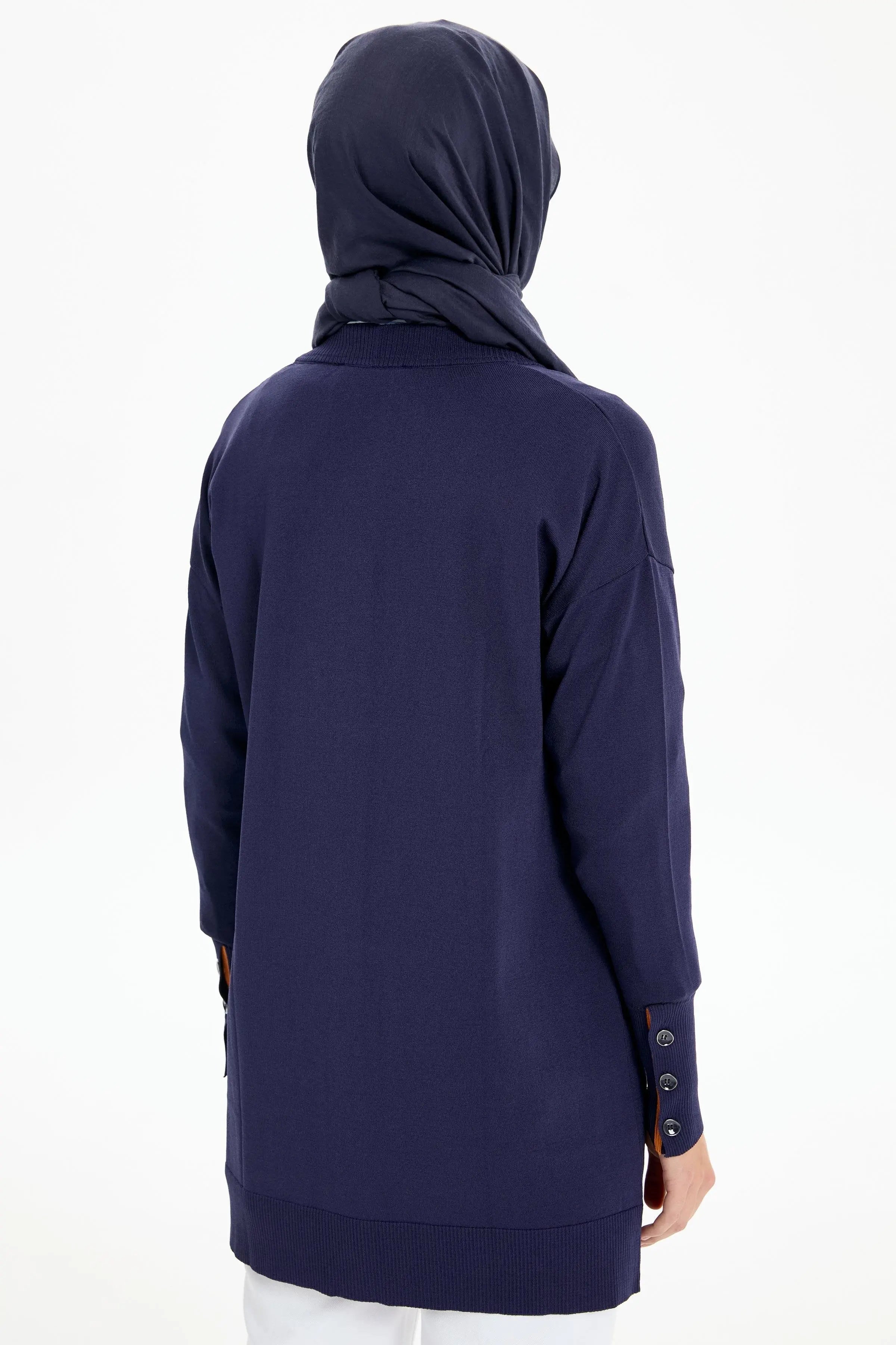 V Yaka Düğmeli Hırka - Lacivert TUGBA