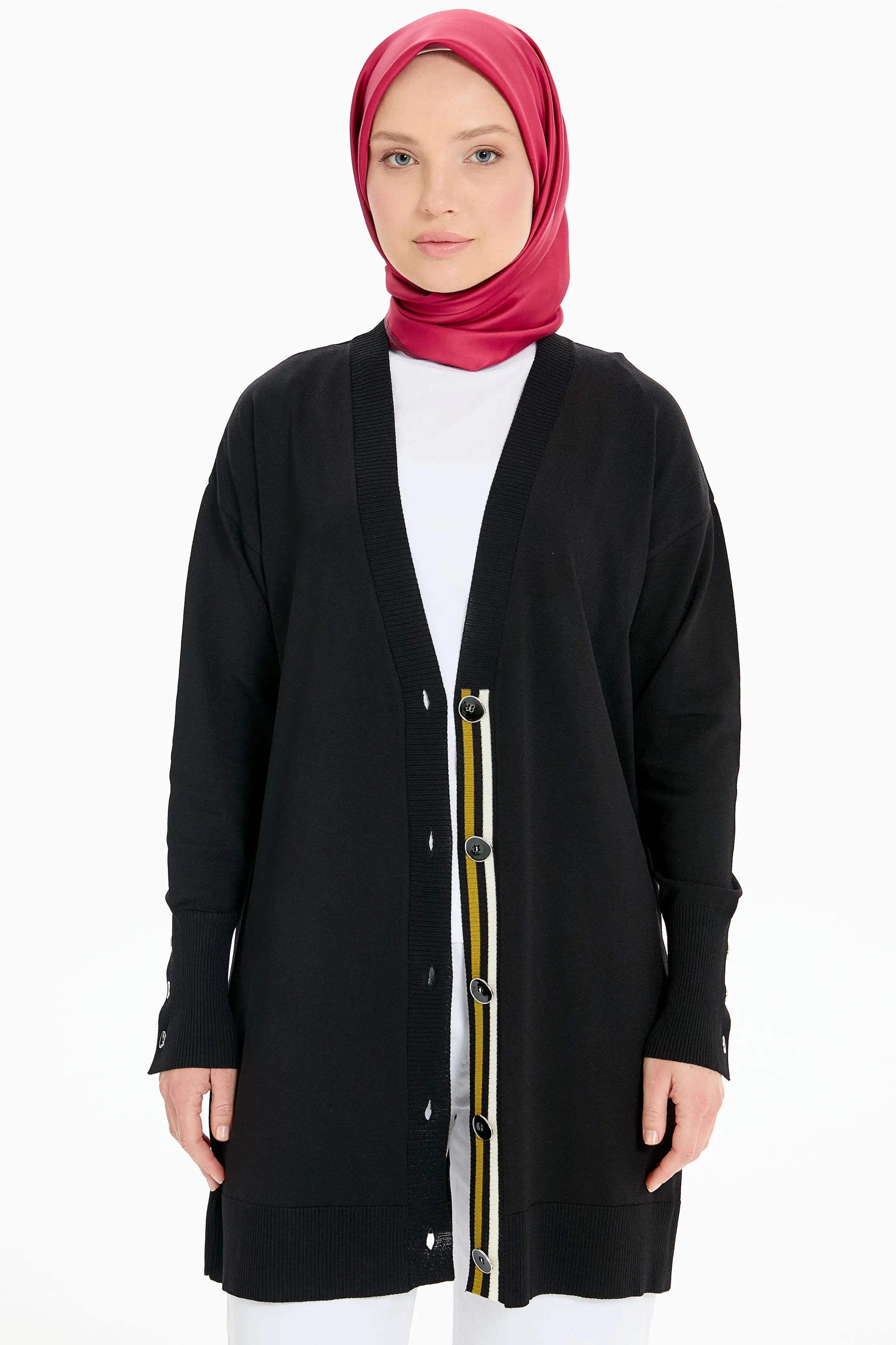 V Yaka Düğmeli Hırka - Siyah TUGBA