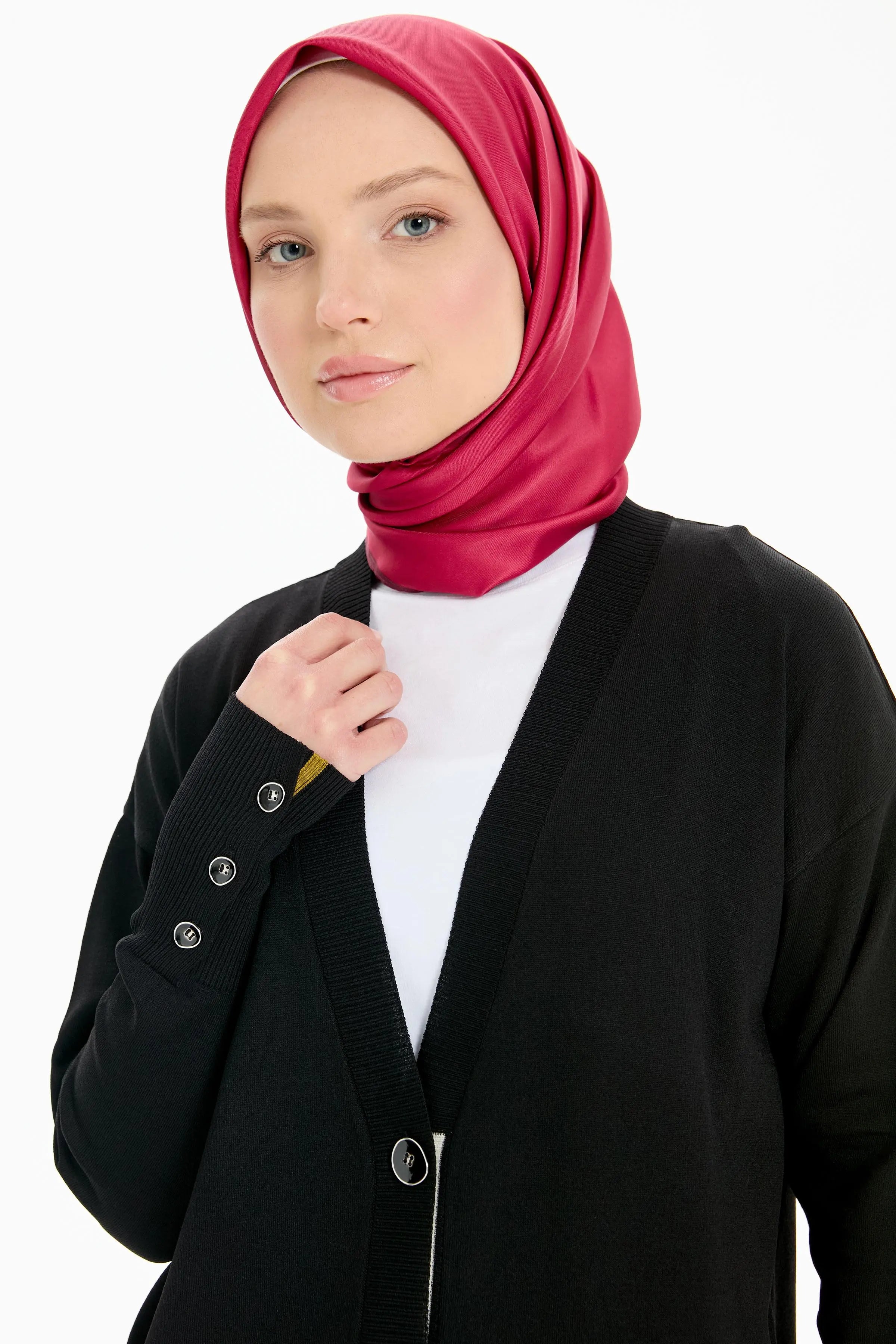 V Yaka Düğmeli Hırka - Siyah TUGBA