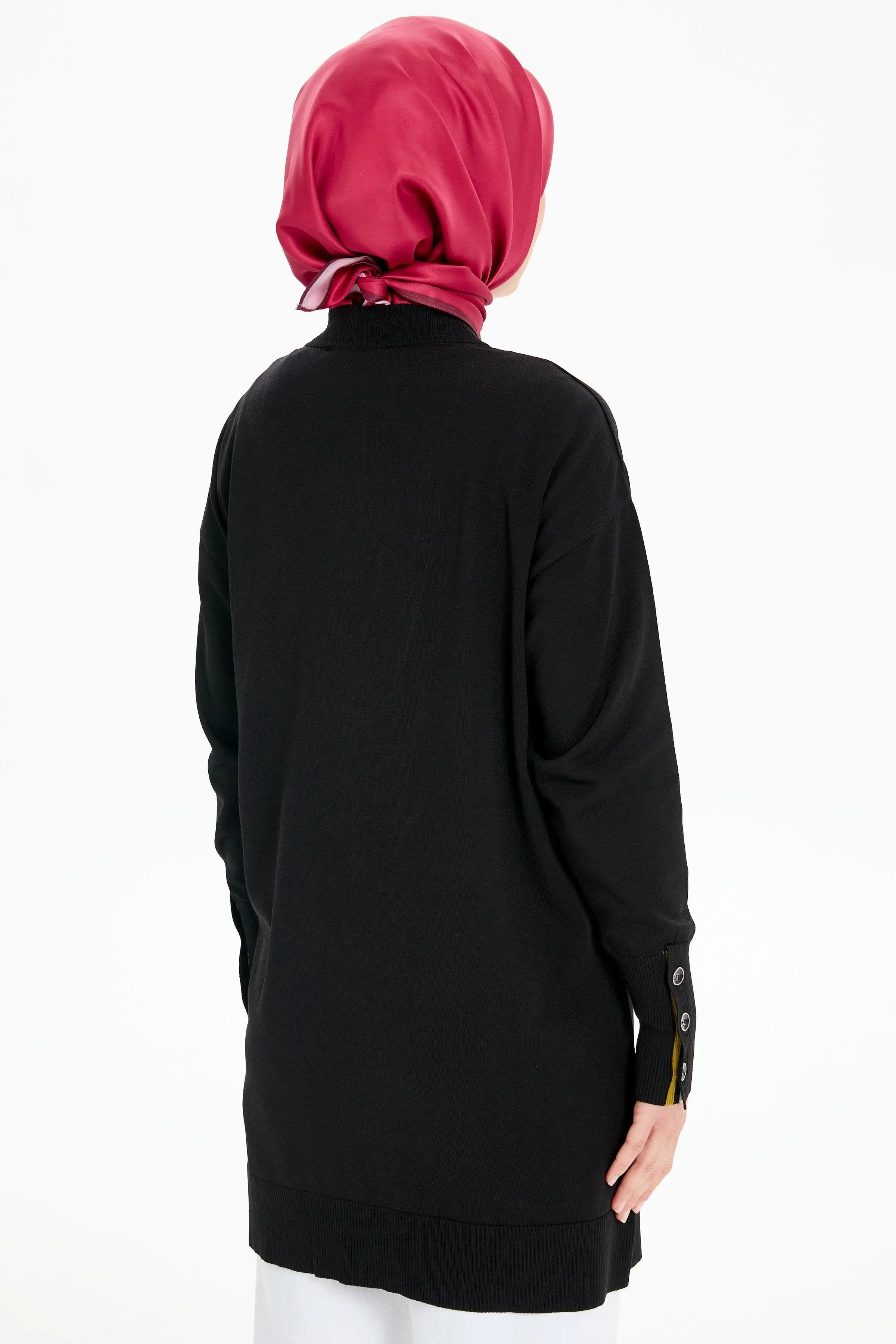 V Yaka Düğmeli Hırka - Siyah TUGBA