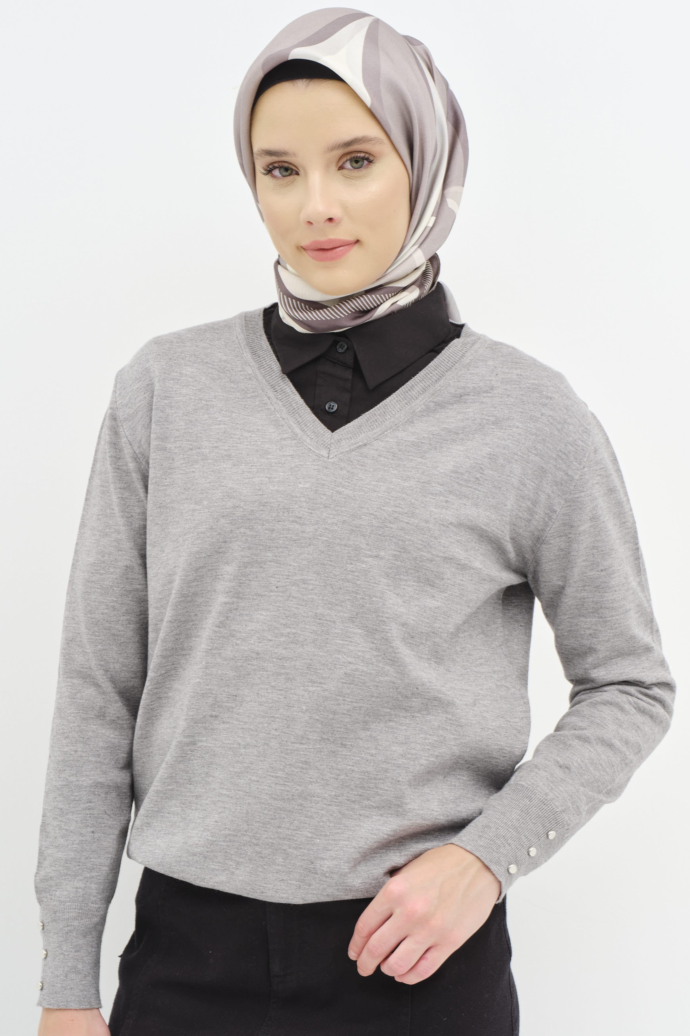 V Yaka Kol Düğme Detaylı Kazak - Gri TUGBA