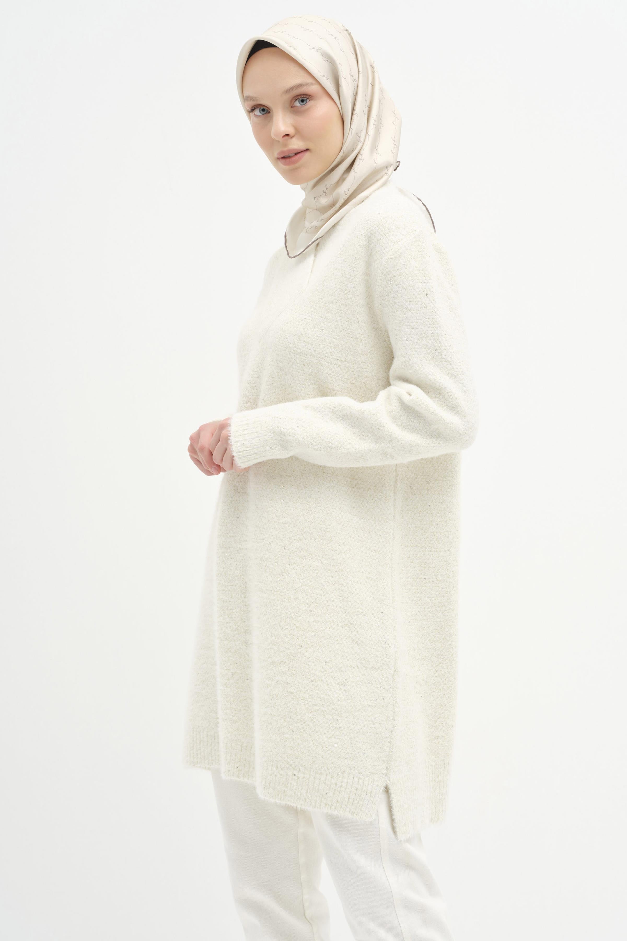 V Yakalı Sim Payetli Triko Tunik - Ekru TUGBA