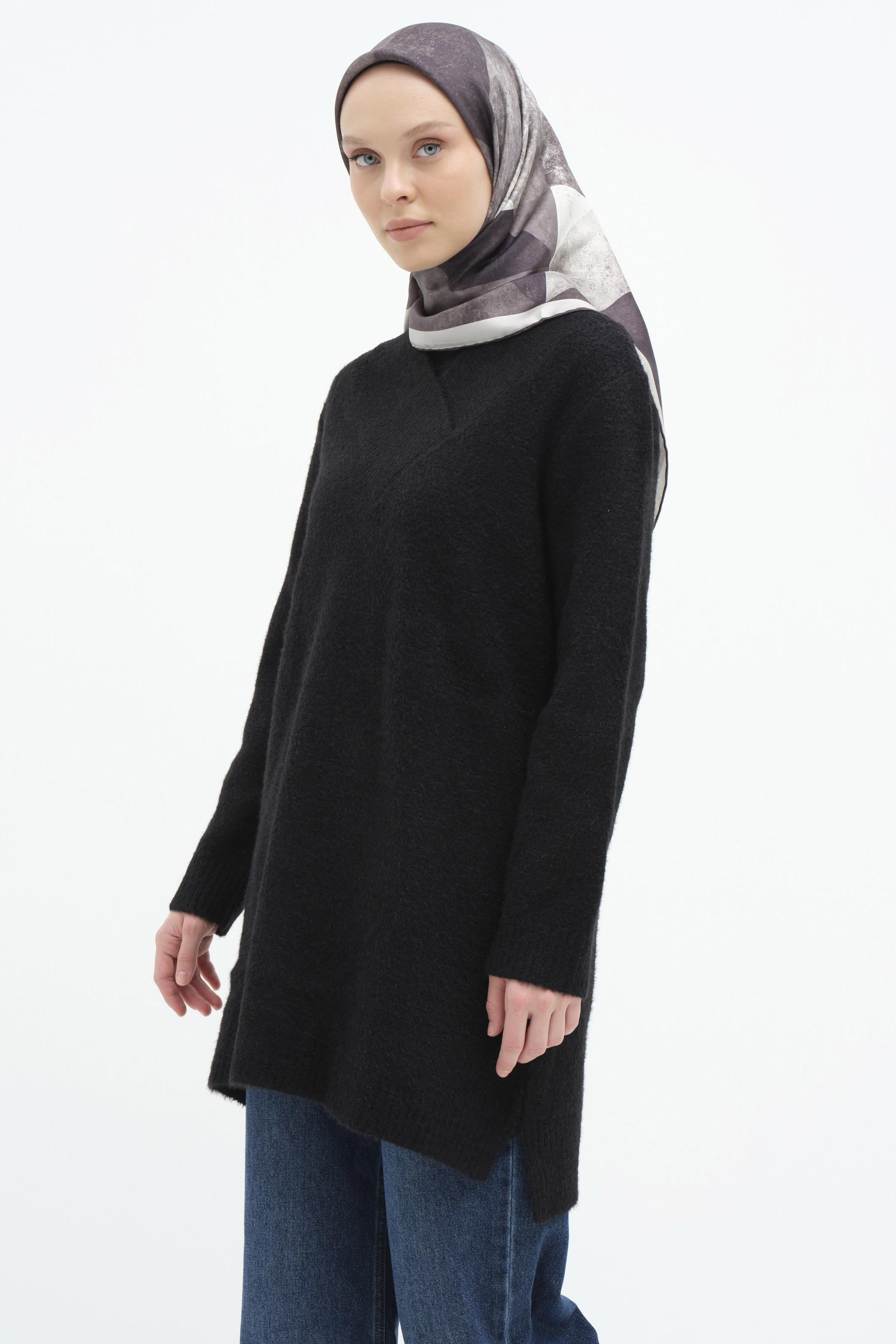 V Yakalı Sim Payetli Triko Tunik - Siyah TUGBA