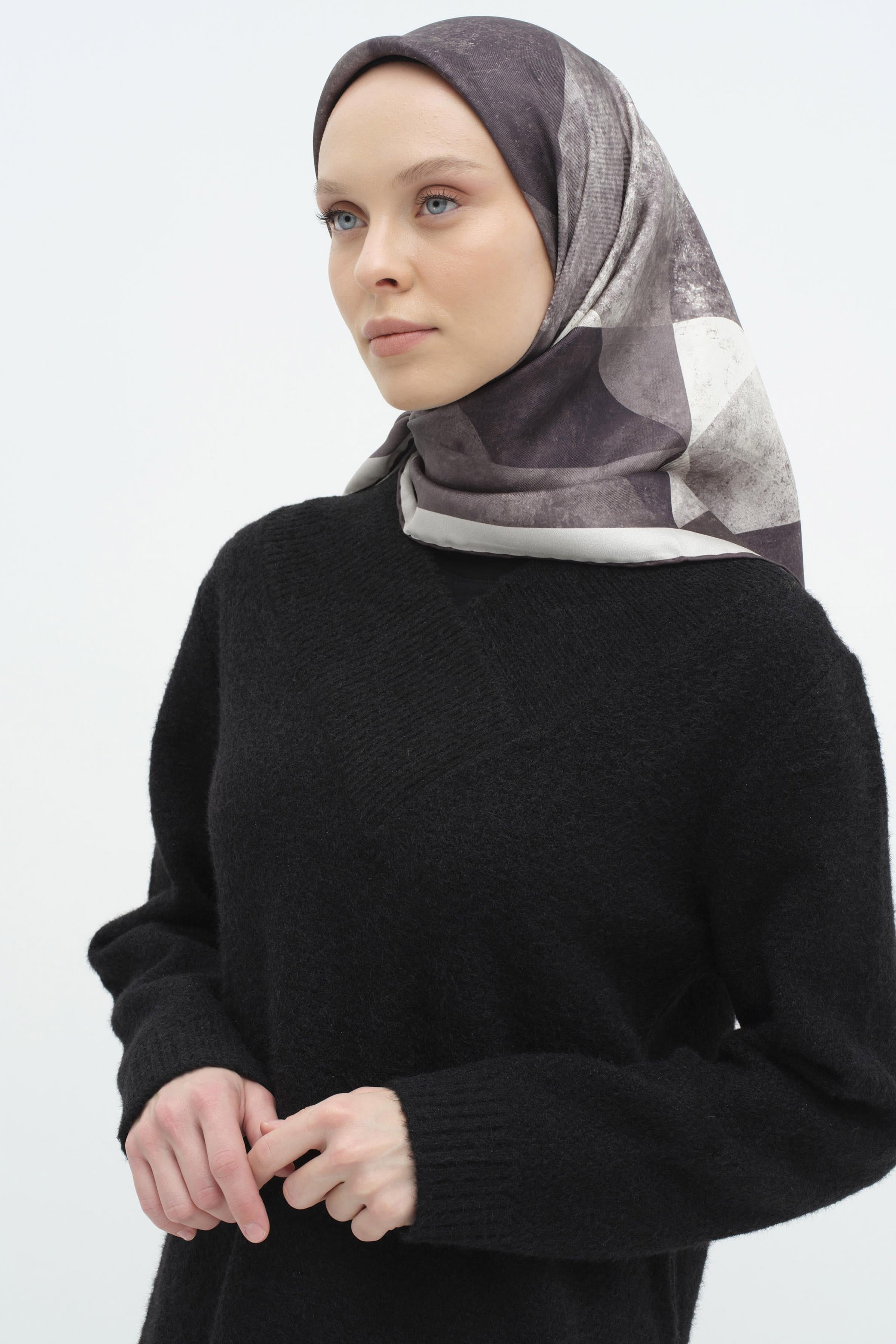 V Yakalı Sim Payetli Triko Tunik - Siyah TUGBA