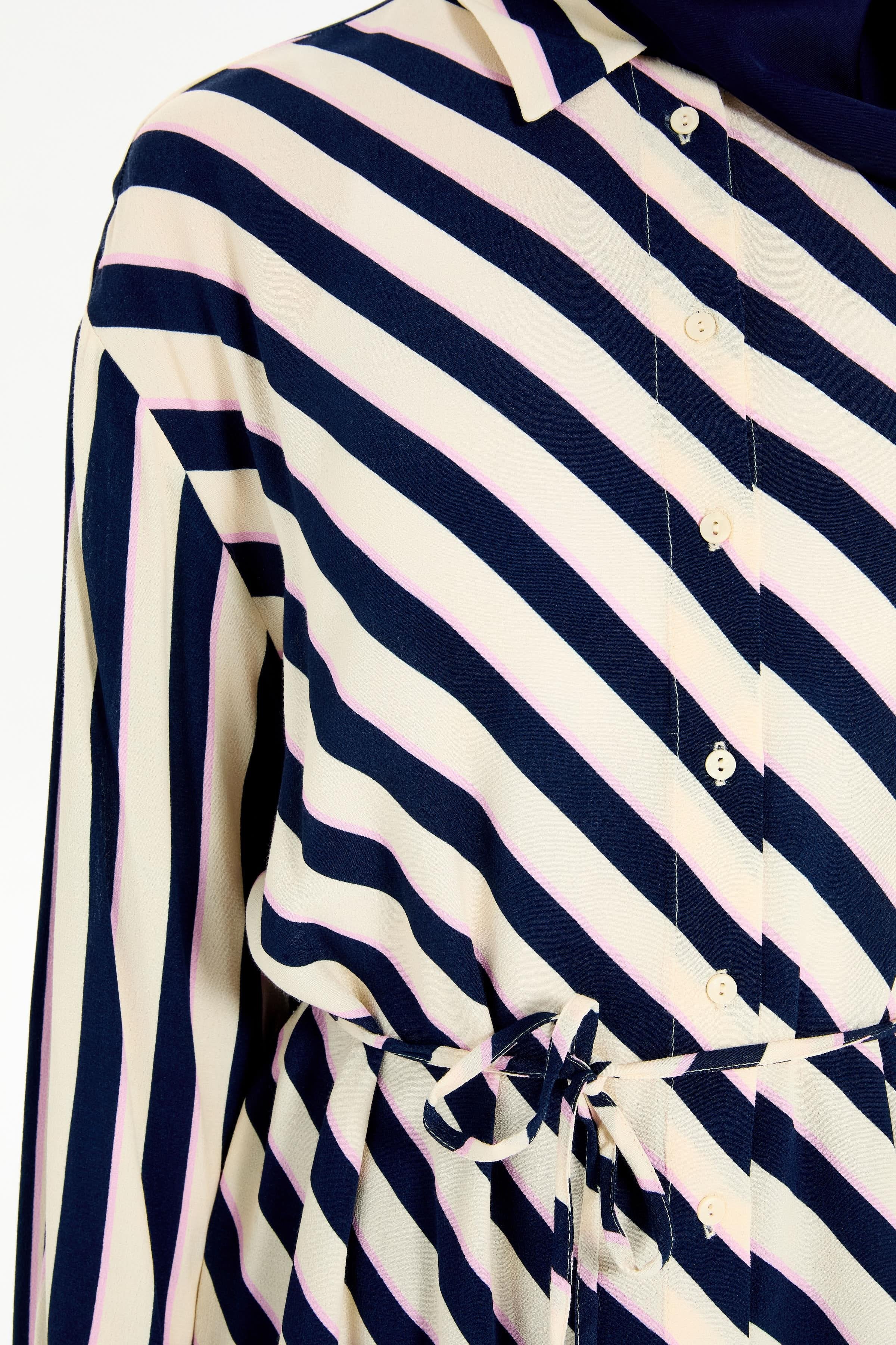 Verev Çizgili Bel Bağcıklı Gömlek - Lacivert TUGBA