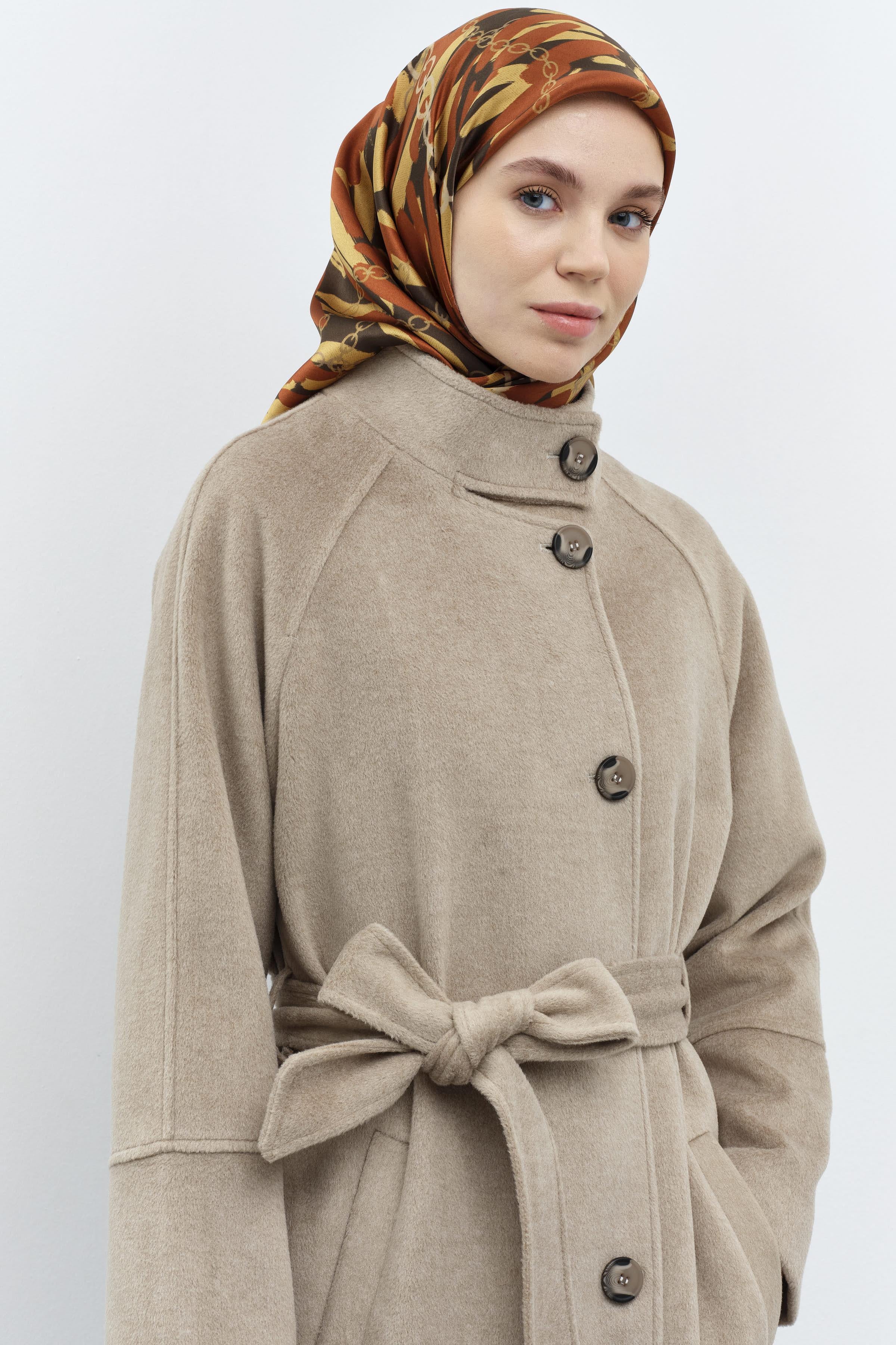 Dik Yakalı Beli Kuşaklı Manto - Vizon TUGBA