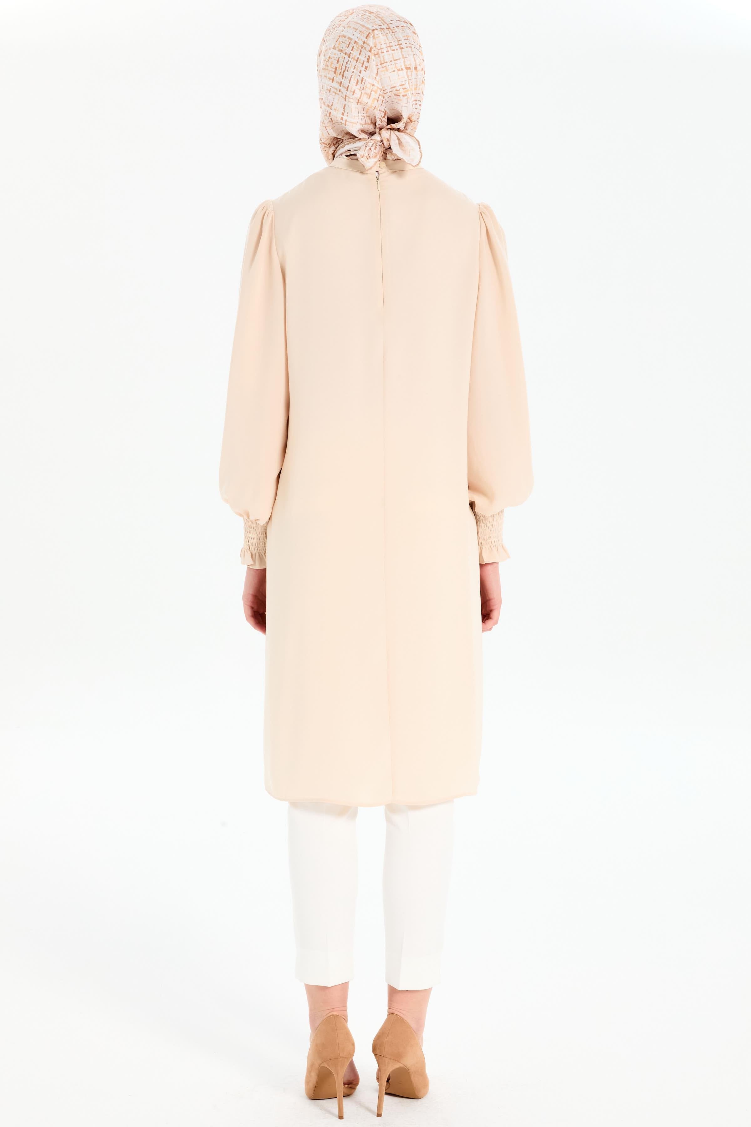 Yaka Bağcık Detaylı Kolları Lastikli Tunik - Bej TUGBA