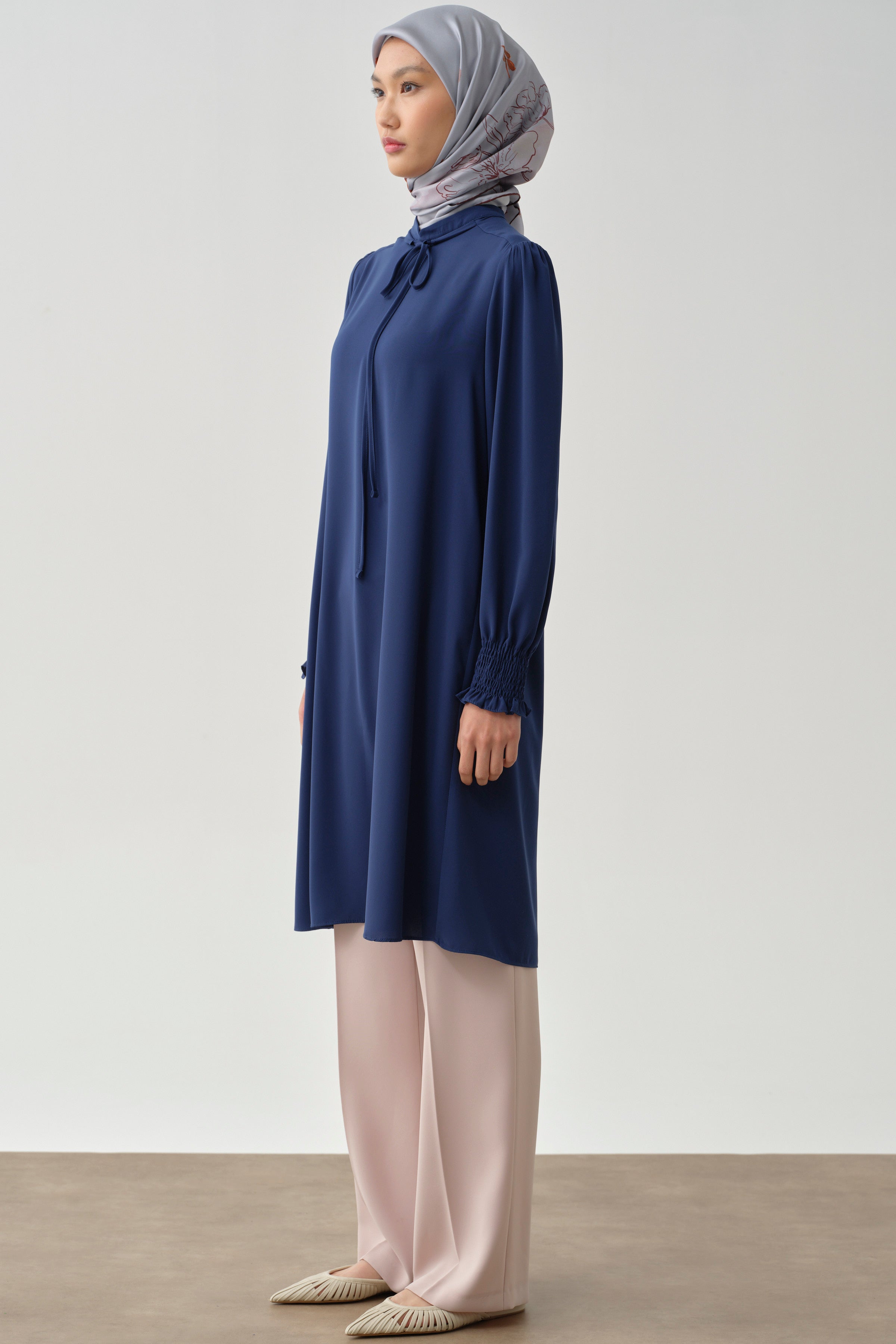 Yaka Bağcık Detaylı Kolları Lastikli Tunik - Lacivert TUGBA