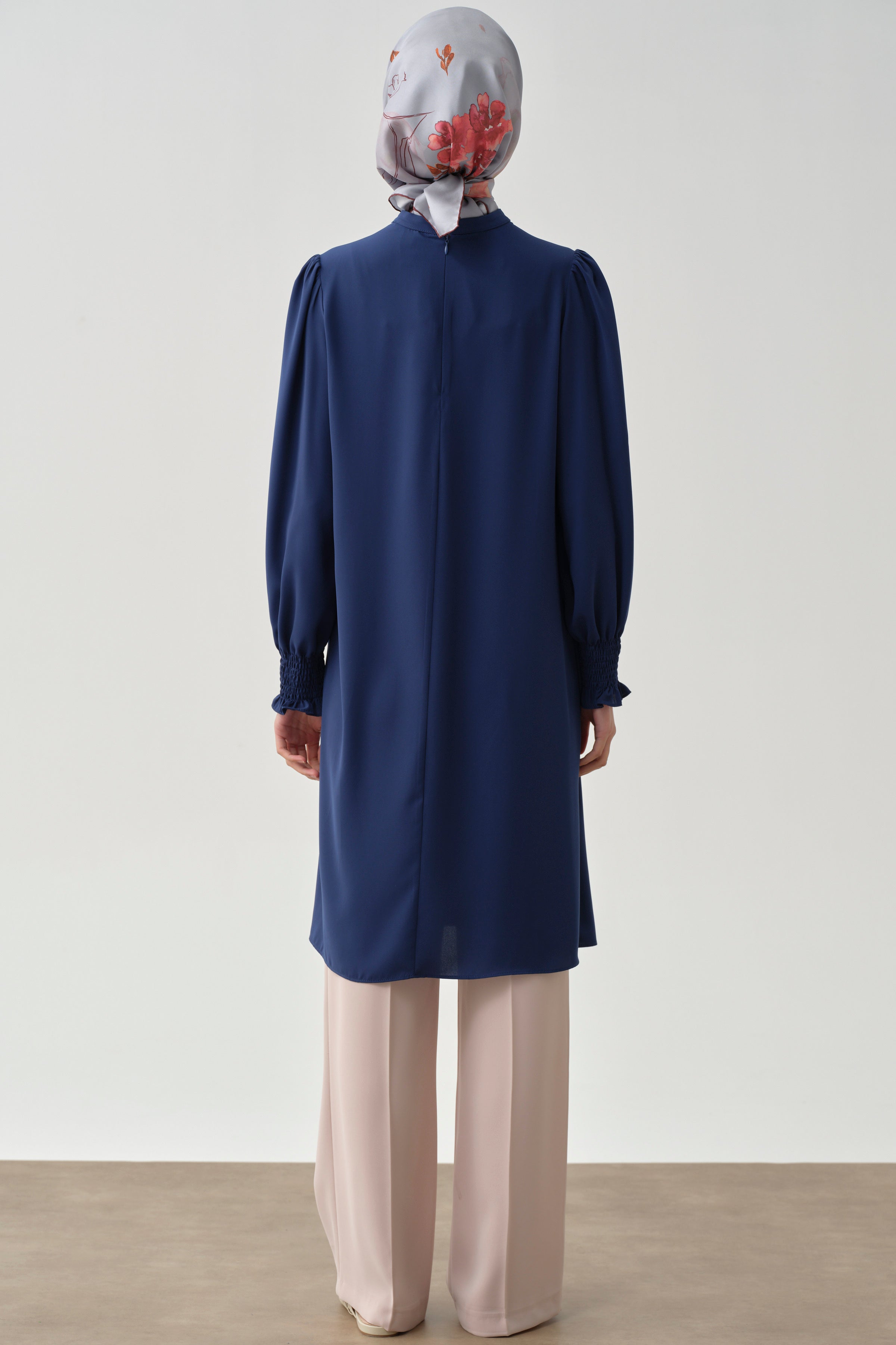 Yaka Bağcık Detaylı Kolları Lastikli Tunik - Lacivert TUGBA