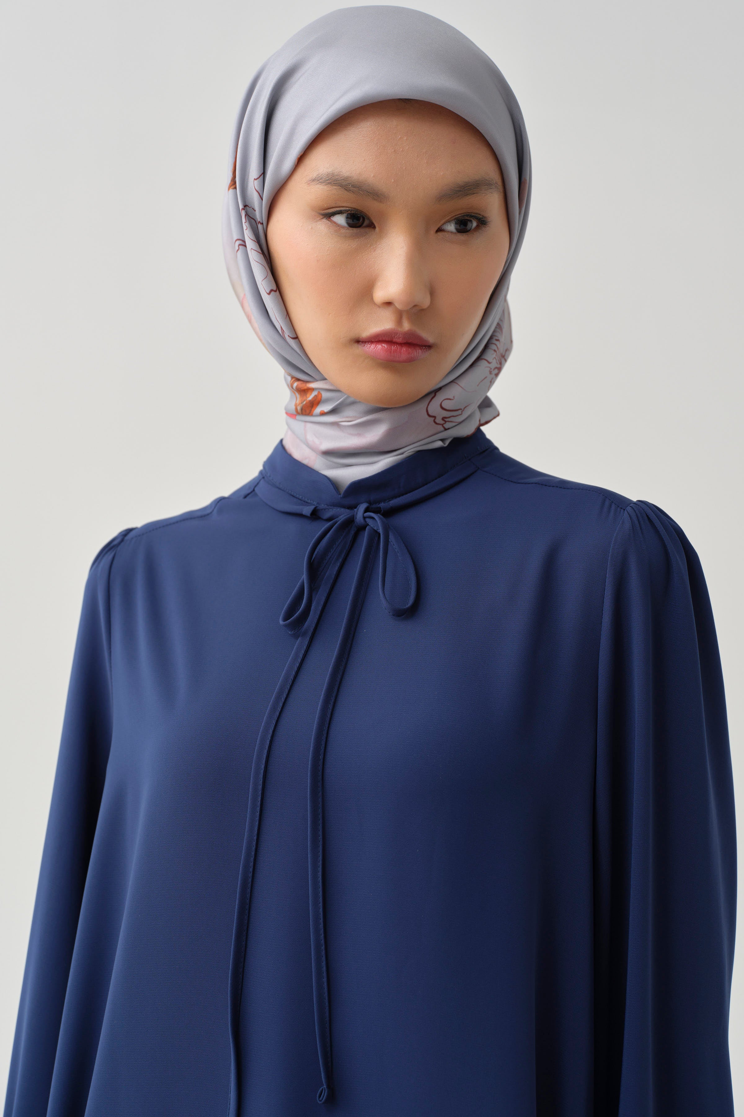 Yaka Bağcık Detaylı Kolları Lastikli Tunik - Lacivert TUGBA