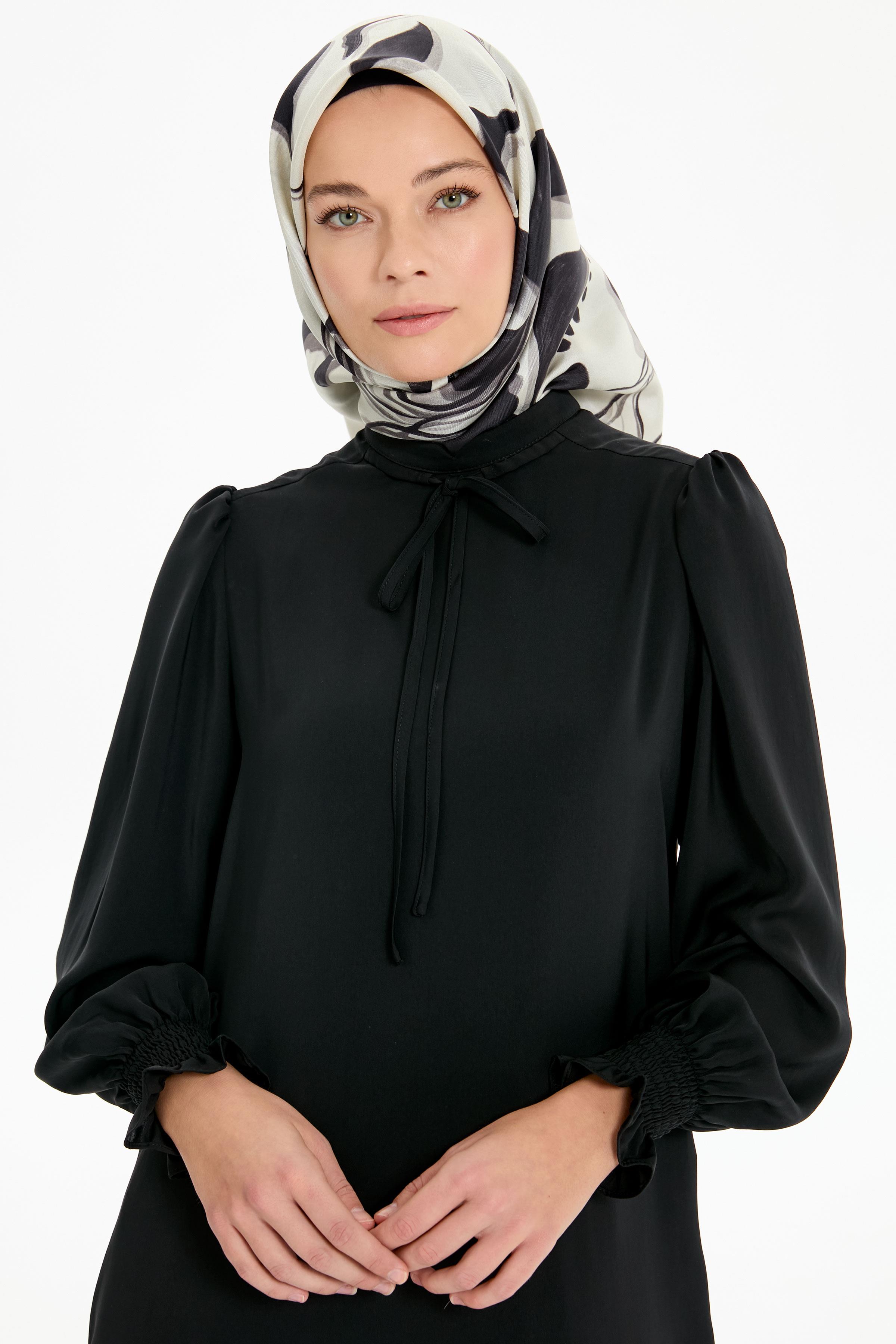 Yaka Bağcık Detaylı Kolları Lastikli Tunik - Siyah TUGBA