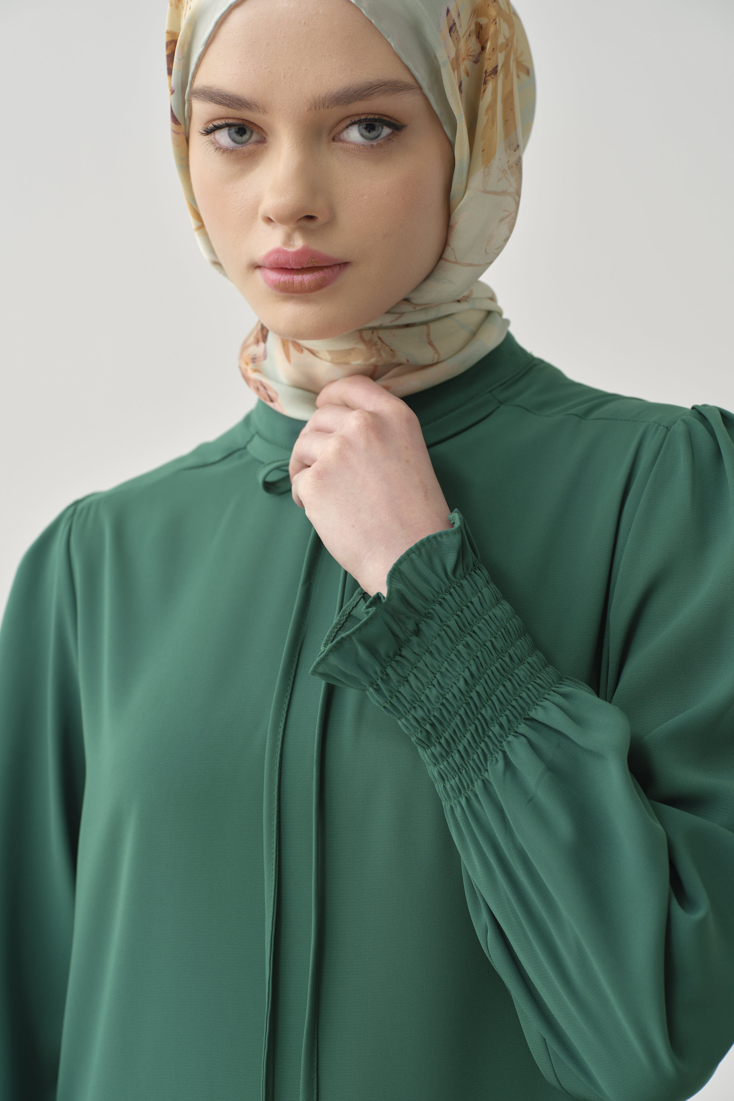 Yaka Bağcık Detaylı Kolları Lastikli Tunik - Yeşil TUGBA