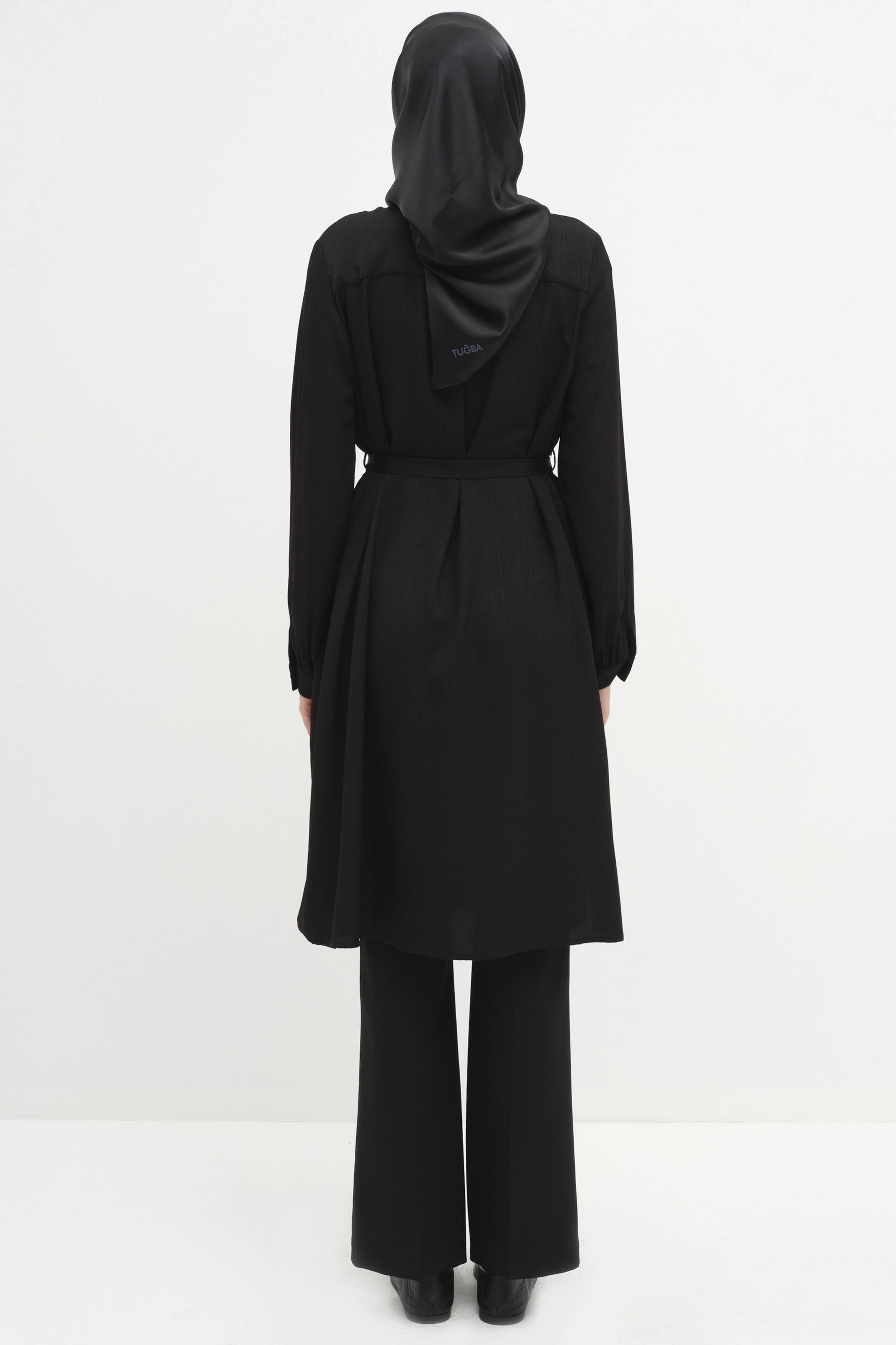 Yaka Garni Nakışlı Tunik - Siyah TUGBA