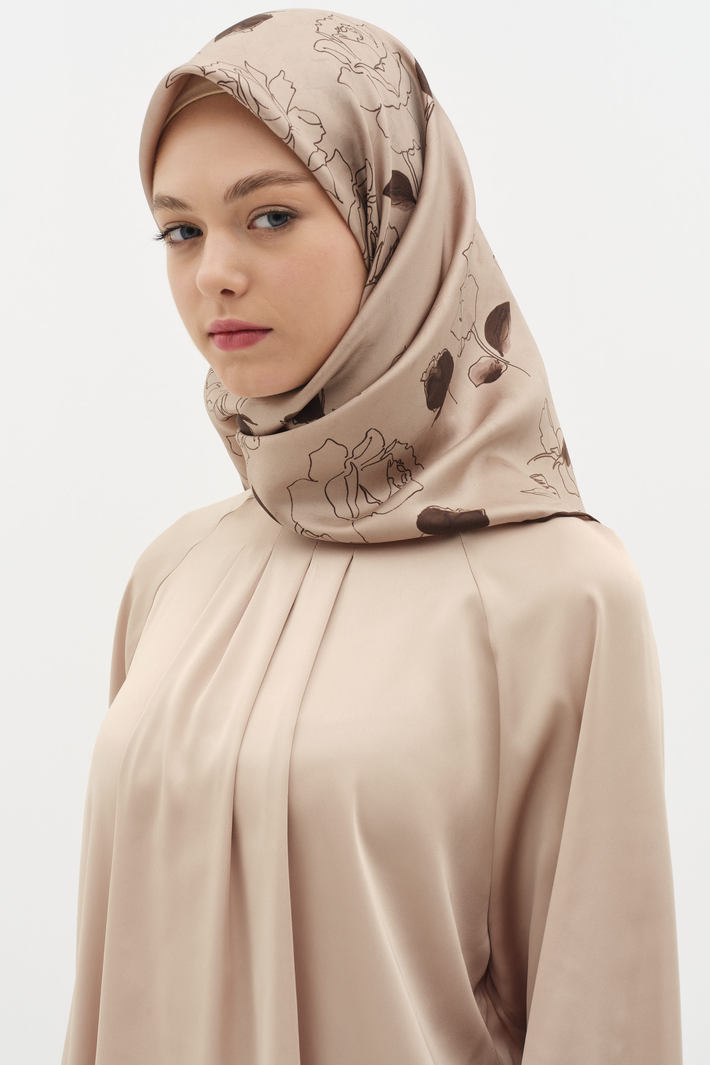 Yaka Pile Detaylı Bluz - Bej TUGBA