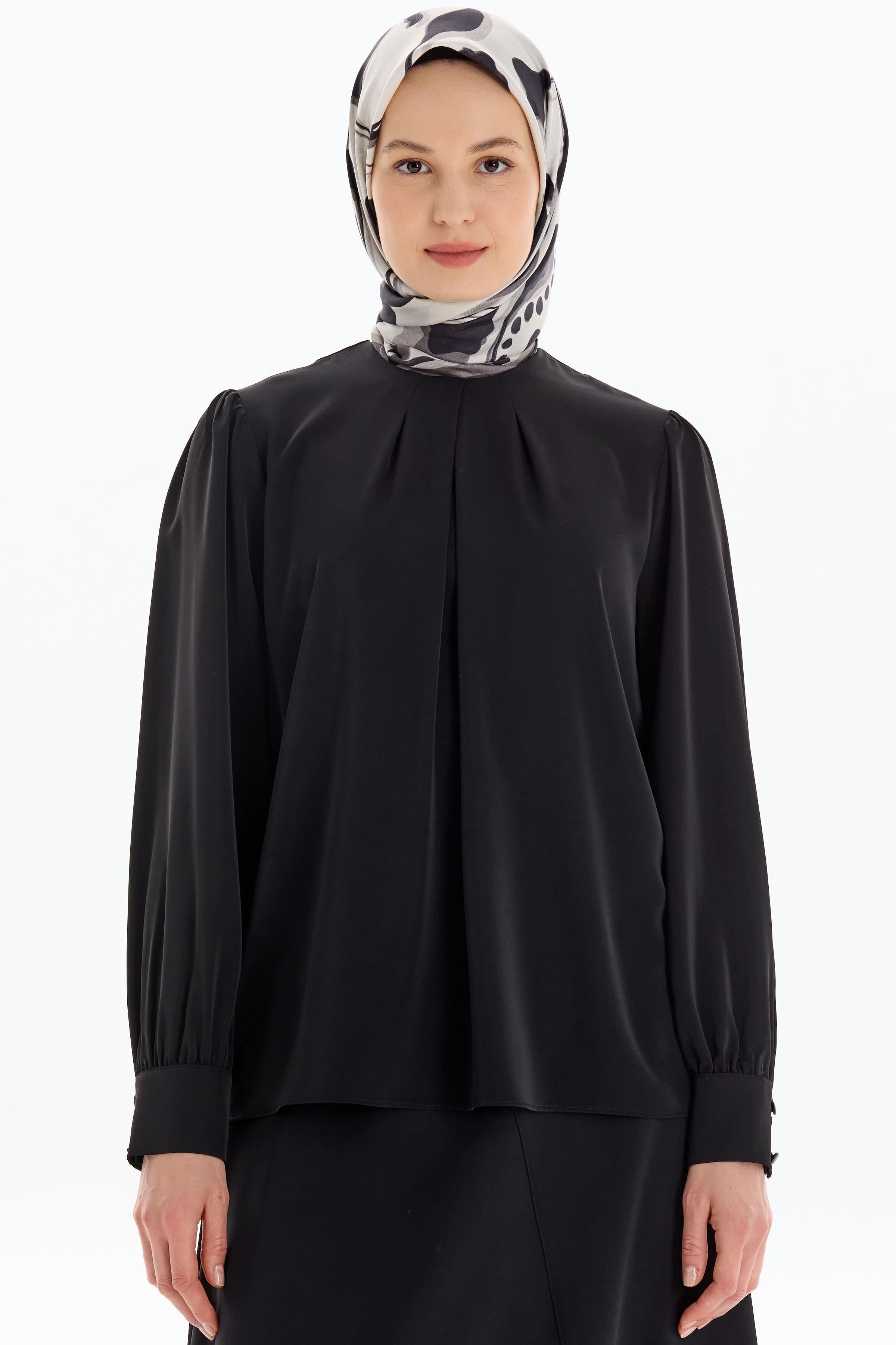 Yaka Pile Detaylı Bluz - Siyah TUGBA