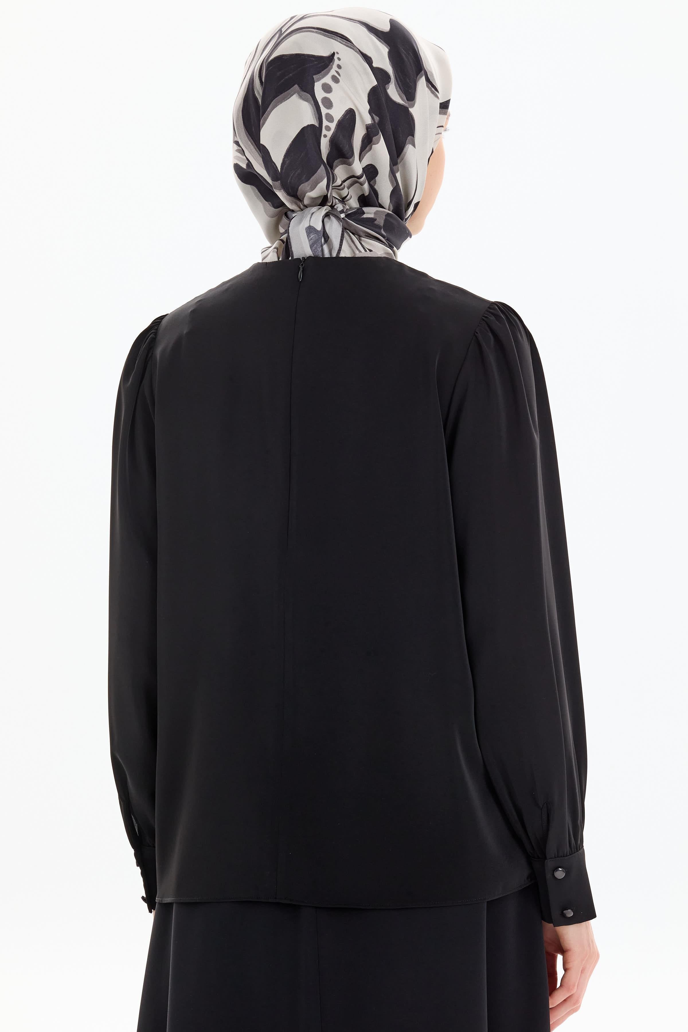 Yaka Pile Detaylı Bluz - Siyah TUGBA