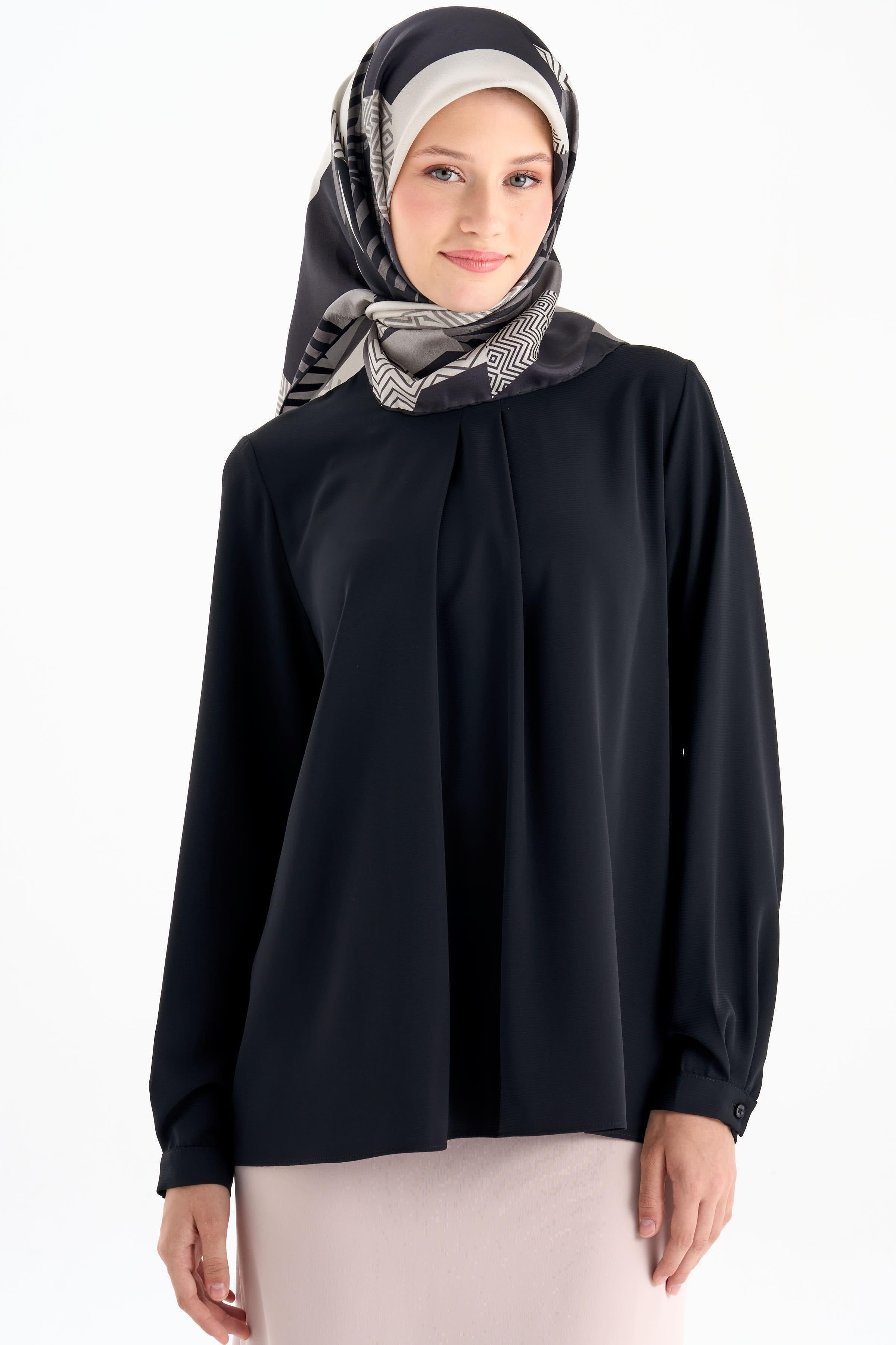 Yaka Pile Detaylı Bluz - Siyah TUGBA