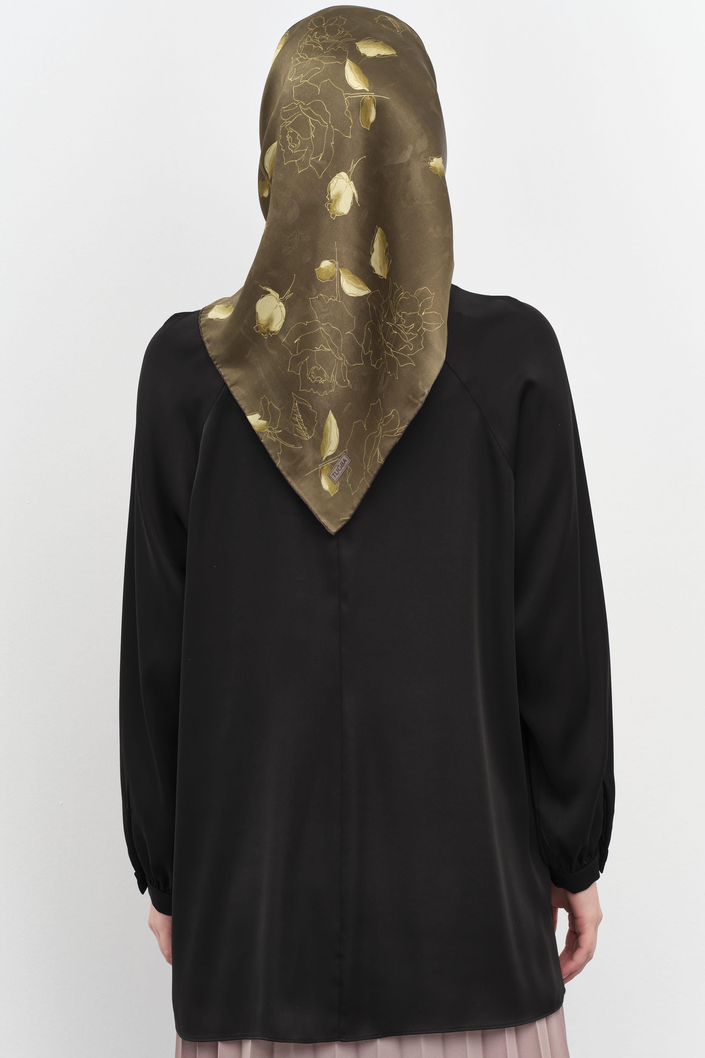 Yaka Pile Detaylı Bluz - Siyah TUGBA