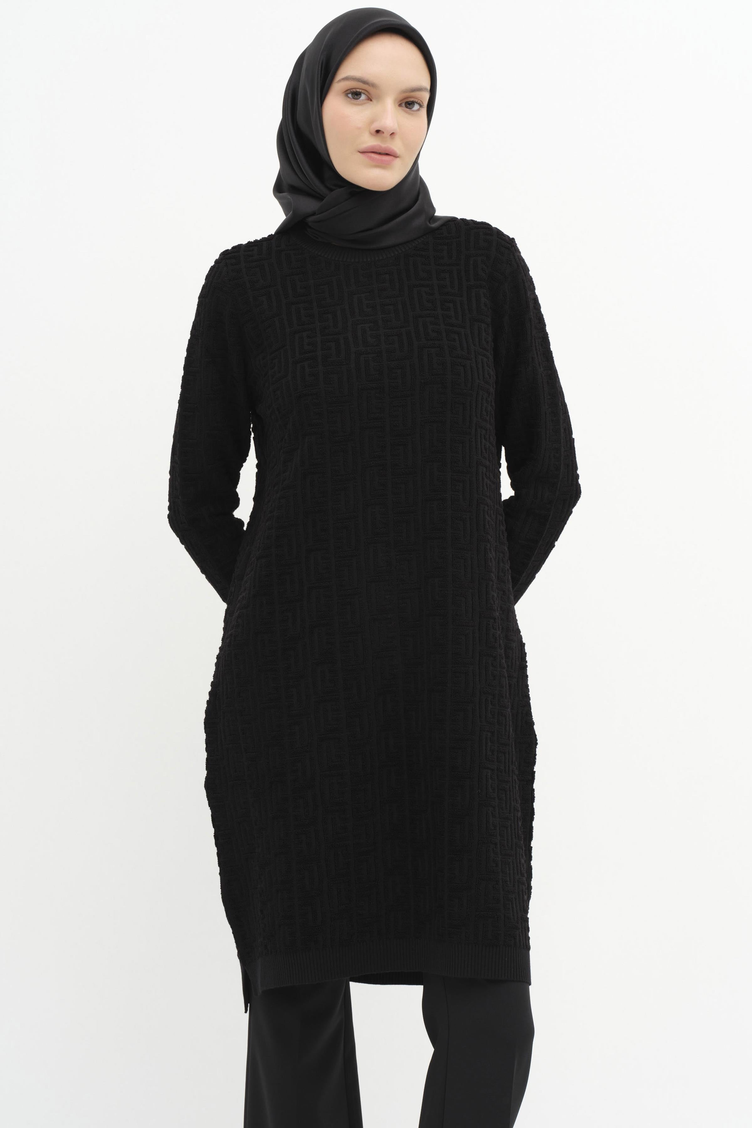 Yaka Ribanalı Triko Tunik - Siyah TUGBA