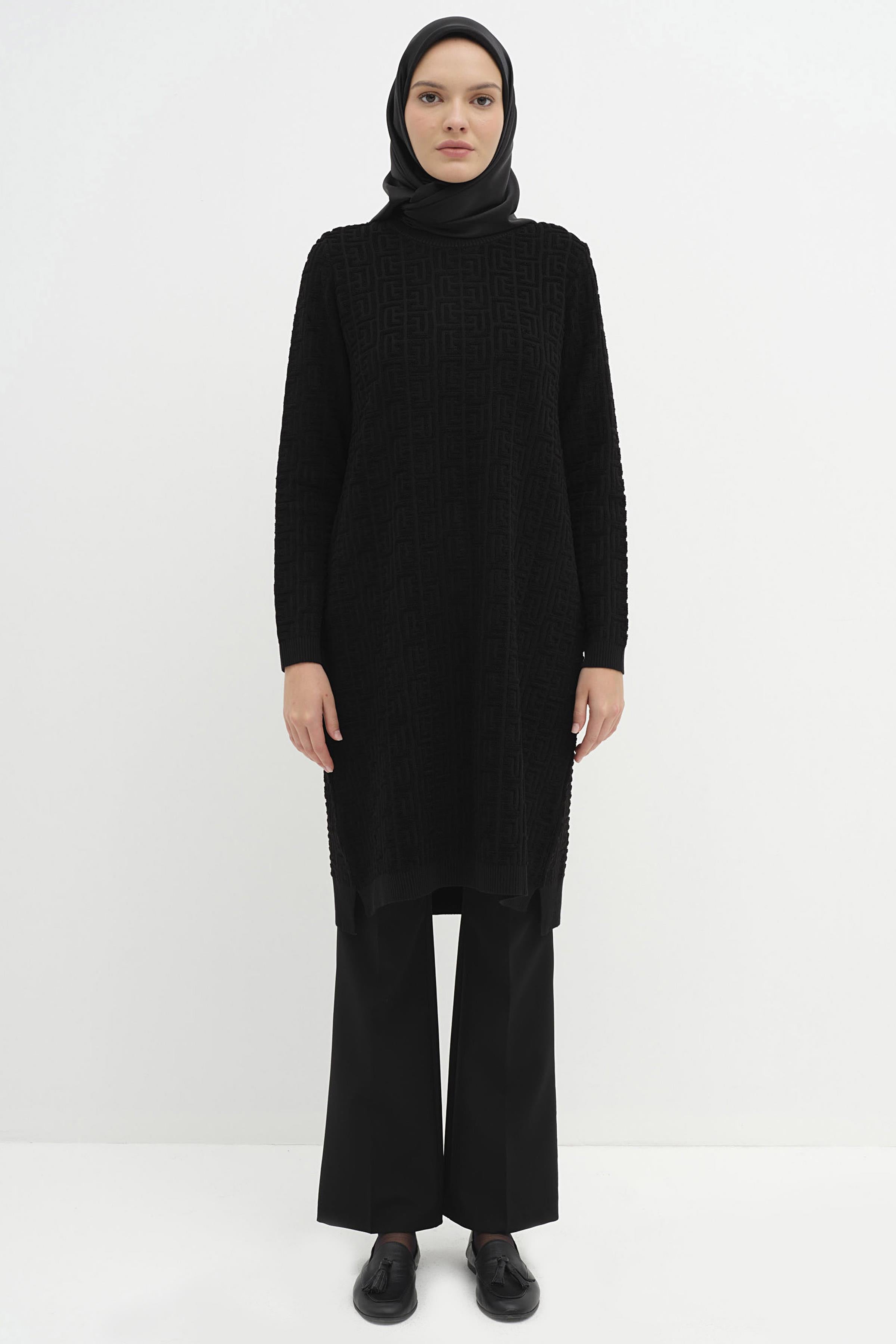 Yaka Ribanalı Triko Tunik - Siyah TUGBA