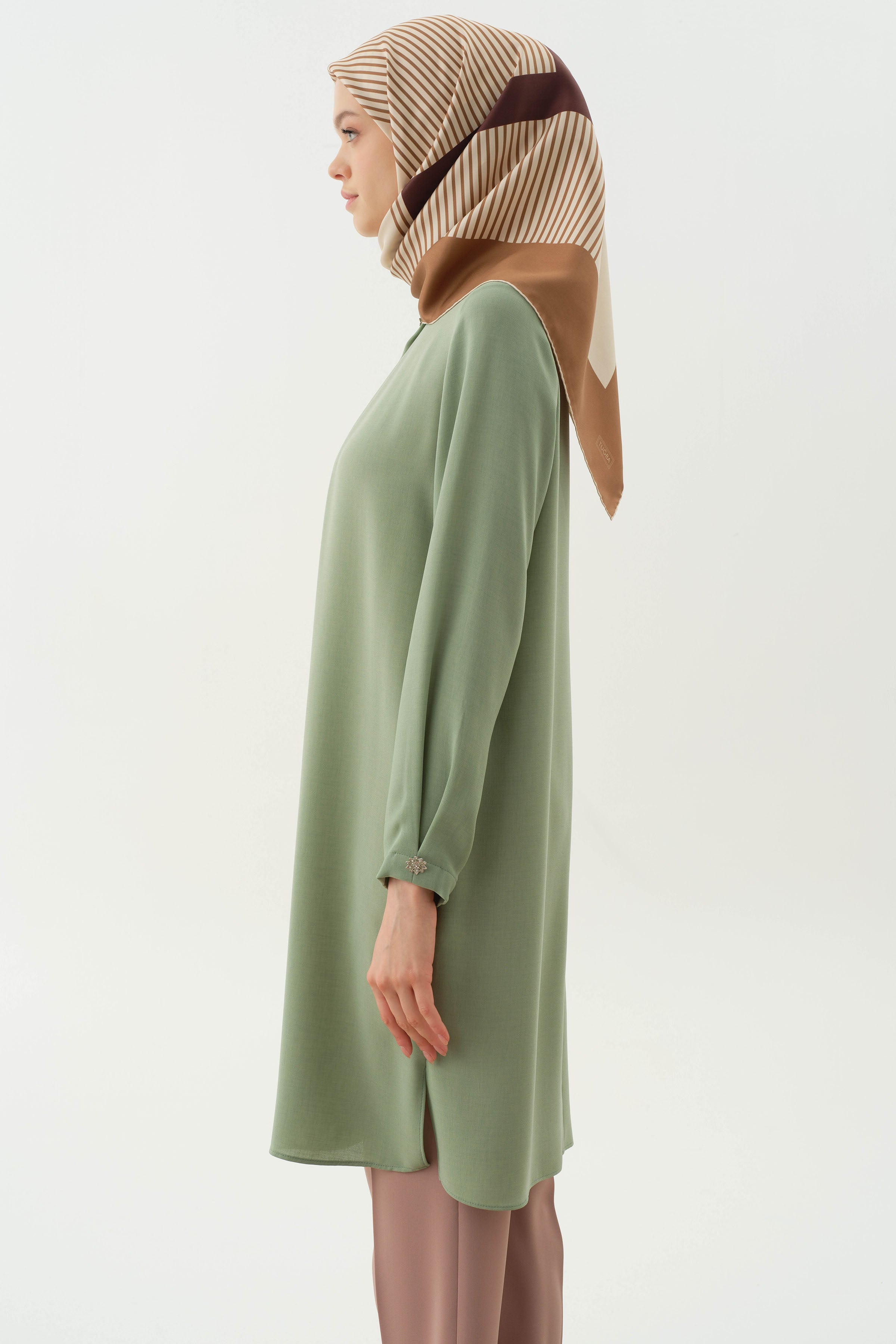 Yaka ve Kolları Pile Broş Detaylı Tunik - Su Yeşili TUGBA